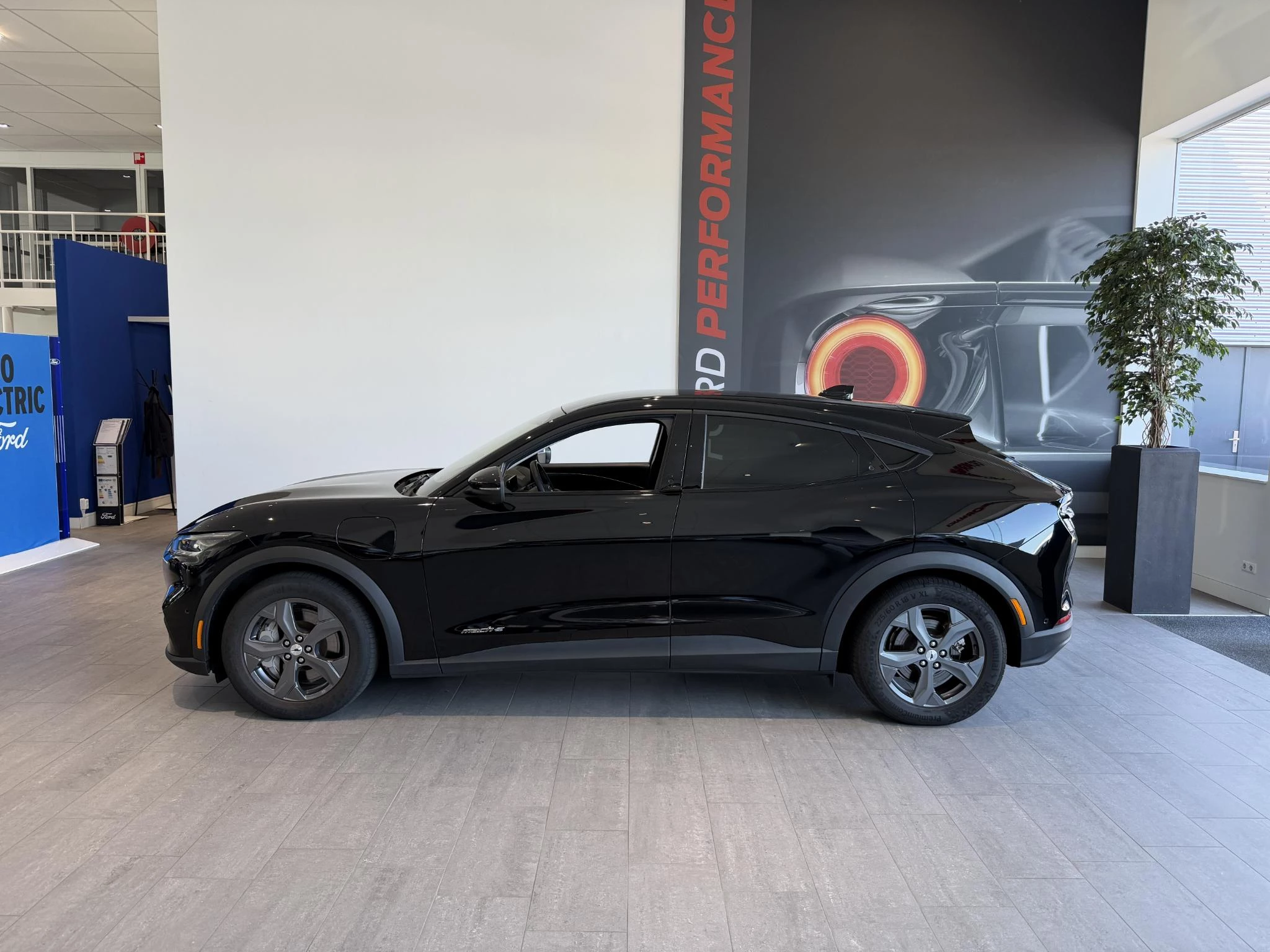 Ford Mustang Mach-E RWD 75 kWh