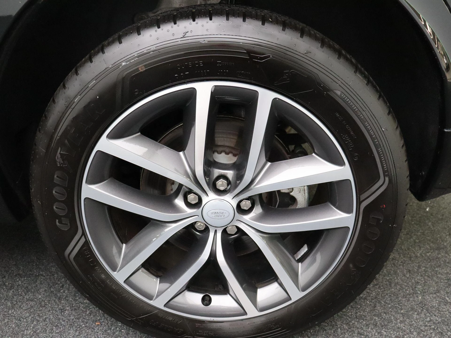 Land Rover-Discovery Sport-image-6