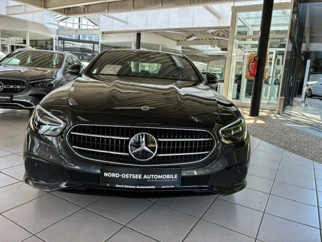 Mercedes-Benz E-Klasse 300 e AVANTGARDE KAMERA DISTRO PANO NIGHT LED AVANTGARDE