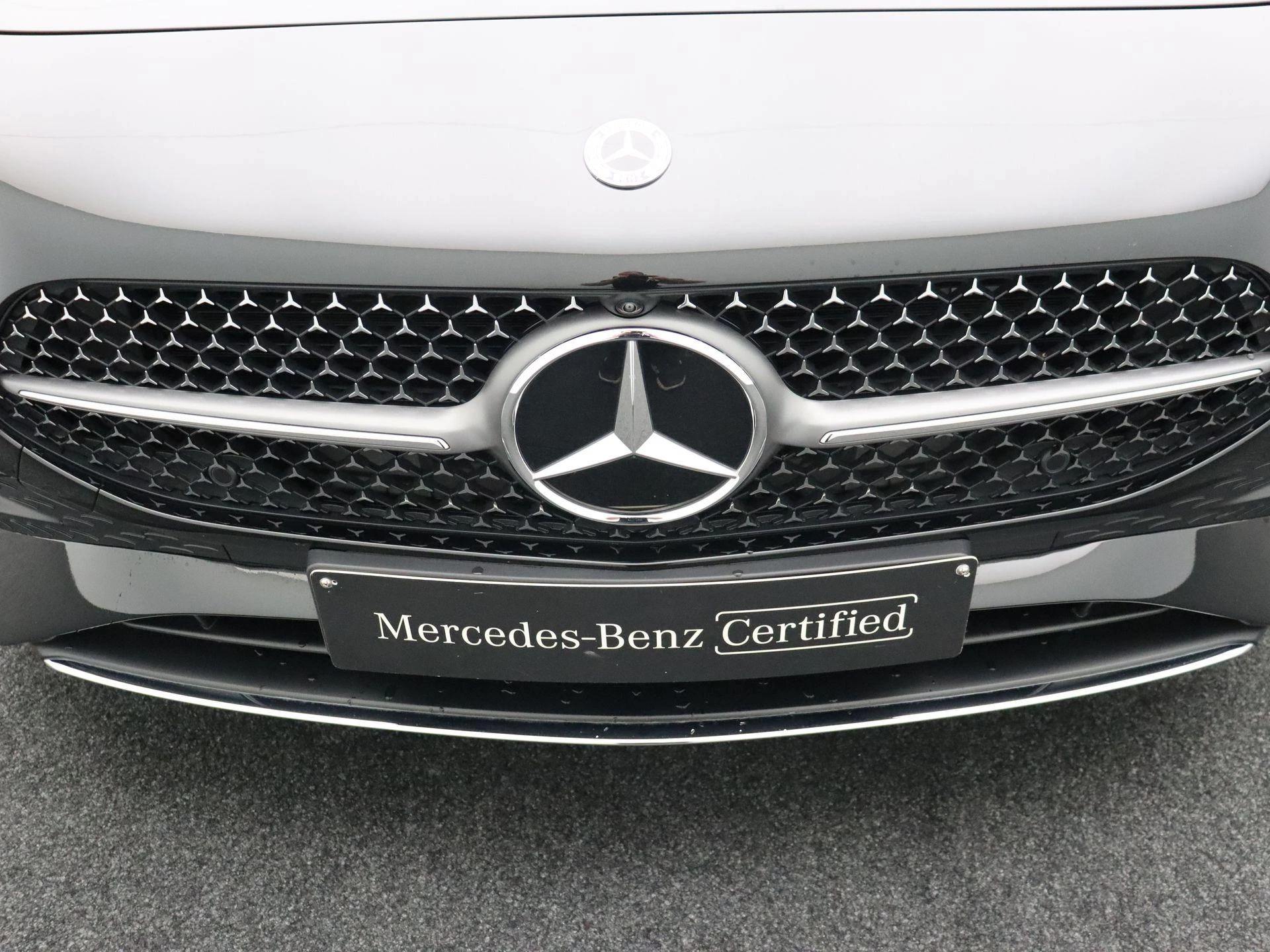Mercedes-Benz A-Klasse 250 e AMG Line + PANO DAK + MULTIBEAM LED + CARPLAY +