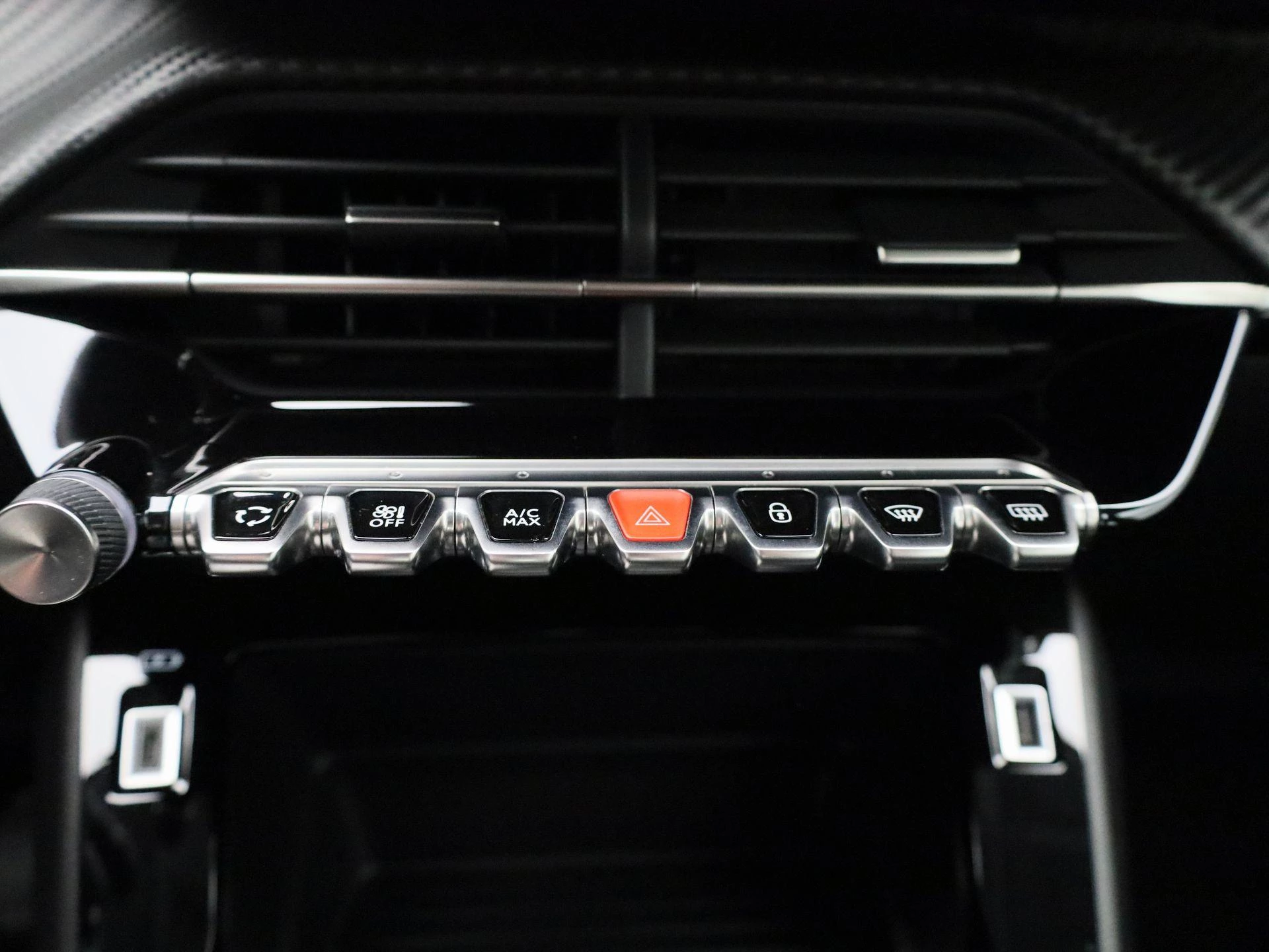 Peugeot-208-image-18