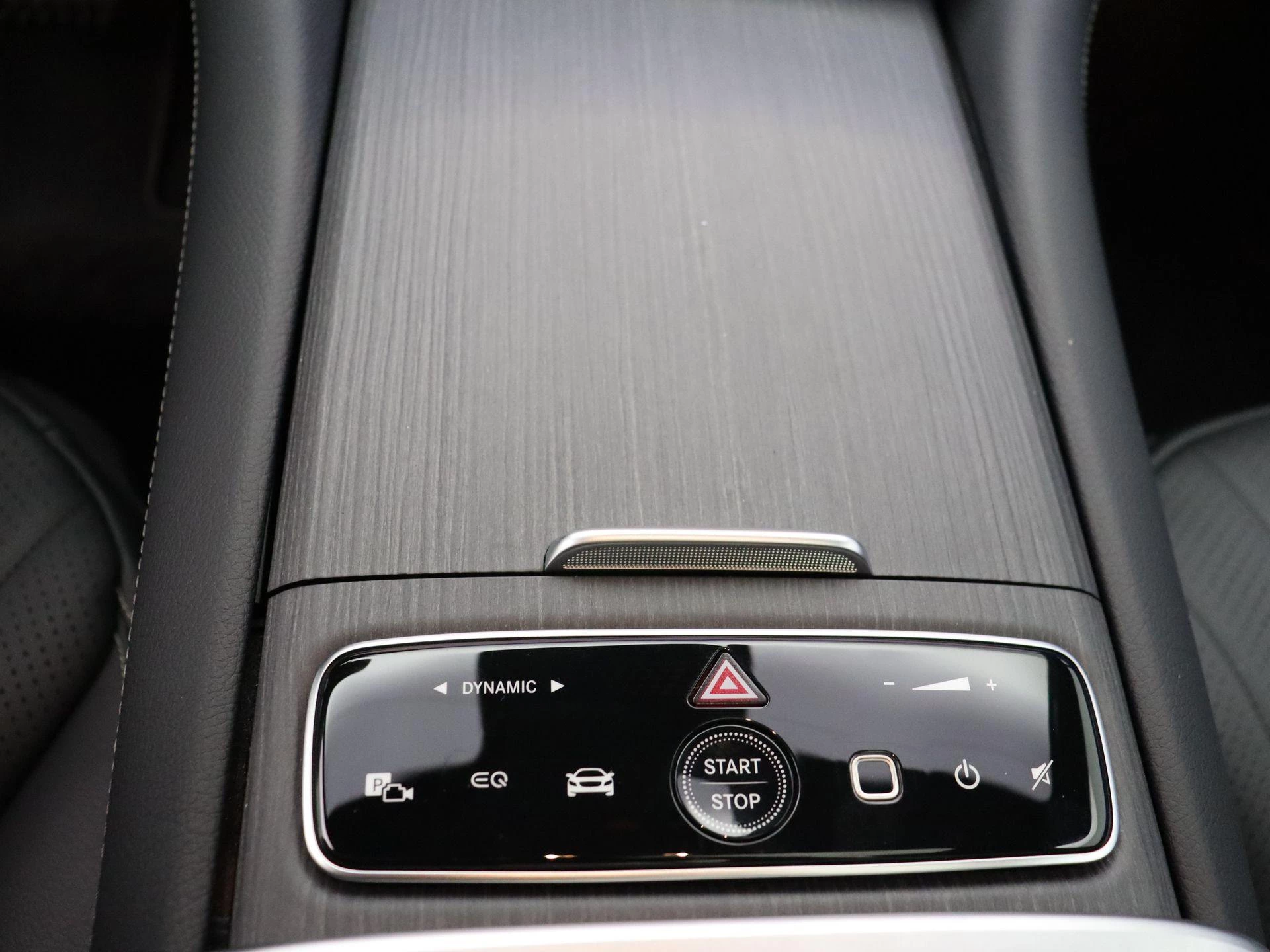 Mercedes-Benz-EQE-image-14