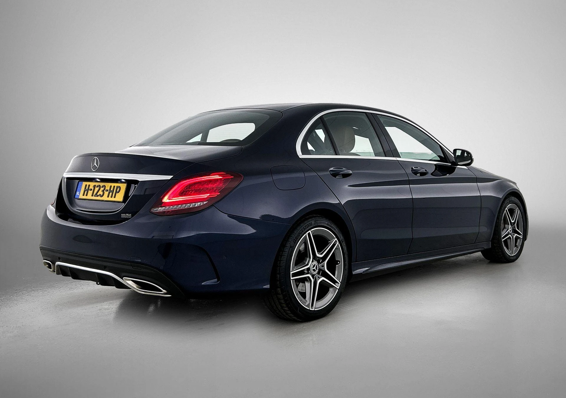 Mercedes-Benz-C-Klasse-image-3