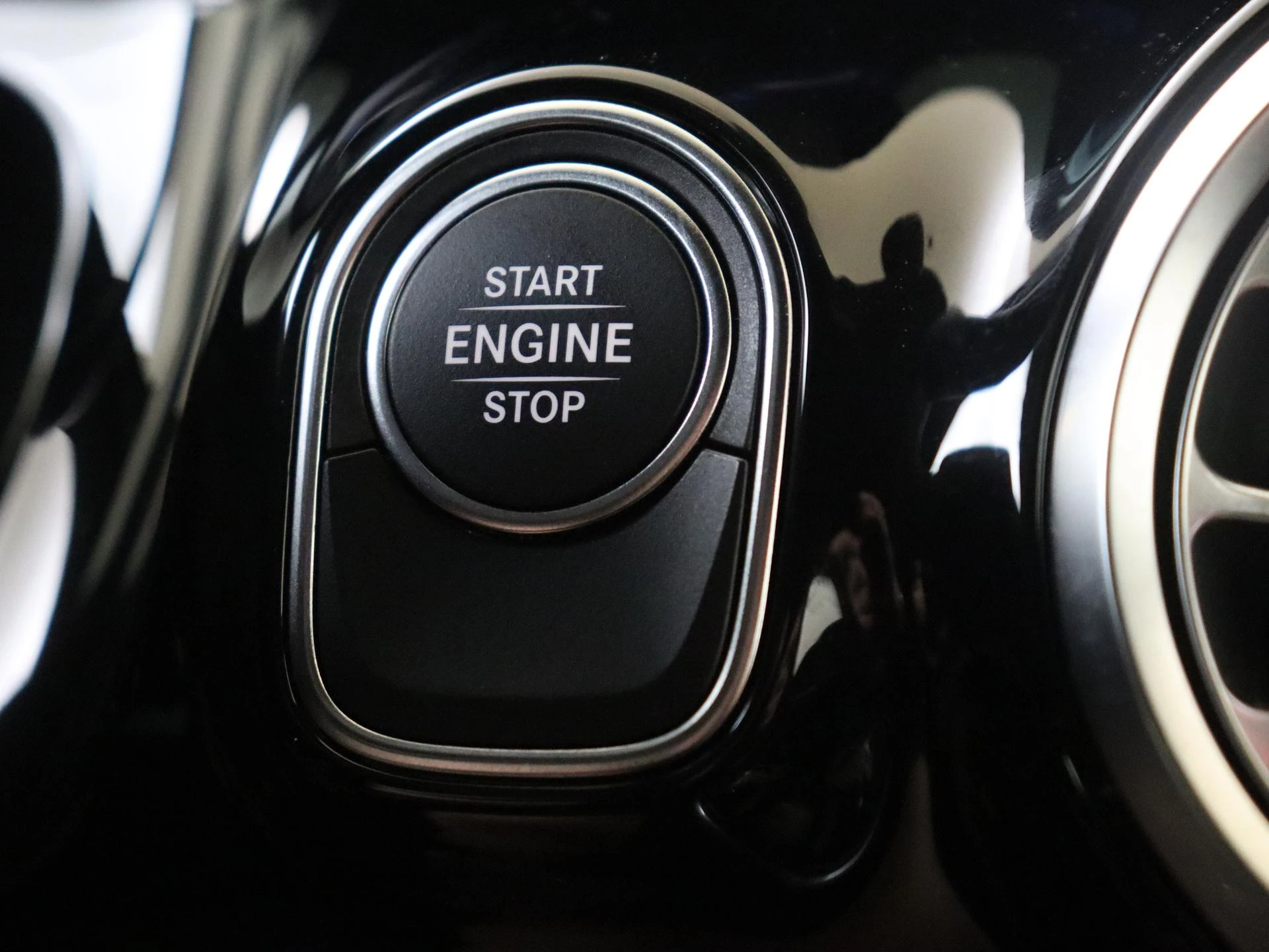 Mercedes-Benz-GLA-image-21