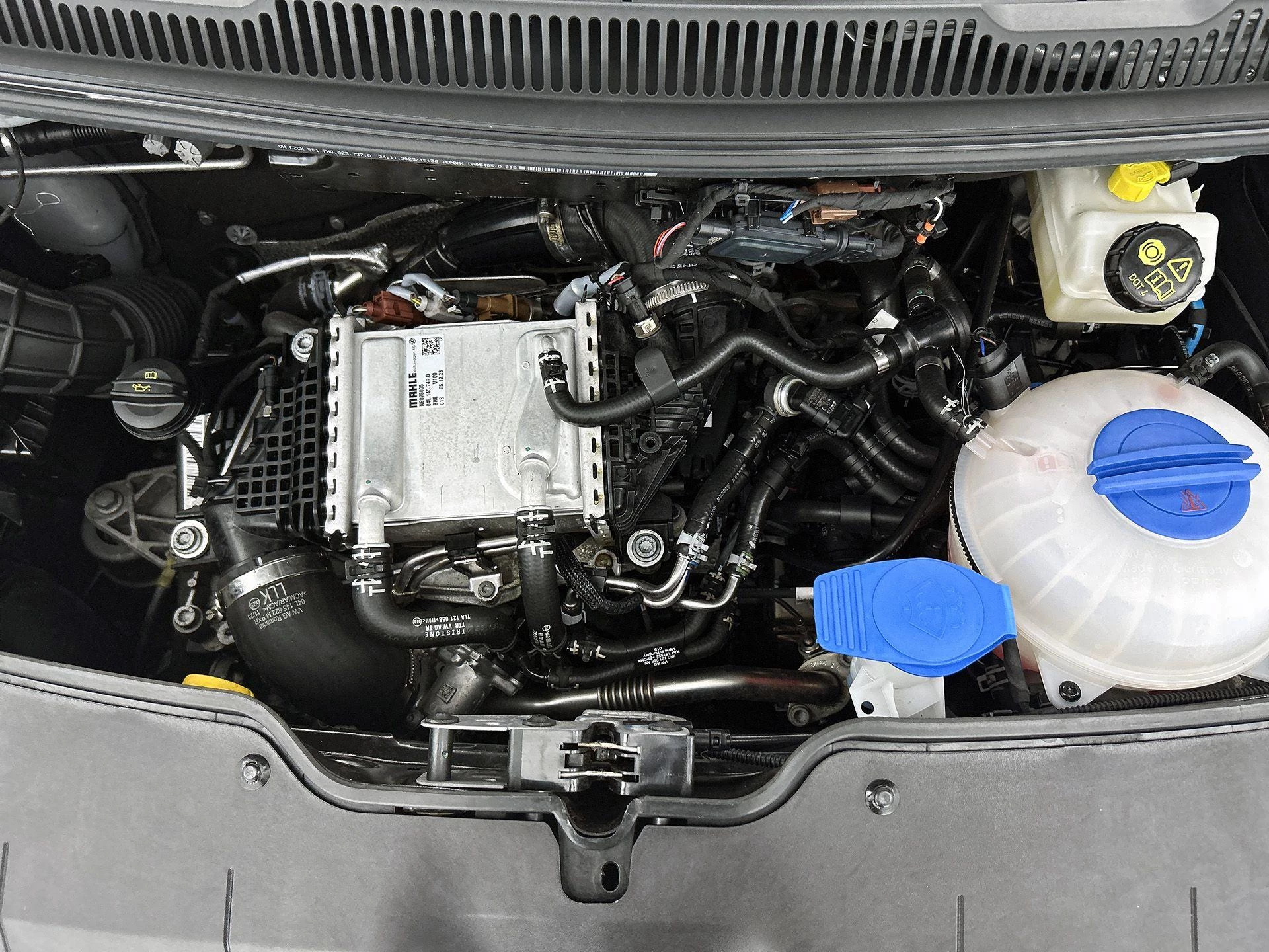 Volkswagen-Transporter-image-27