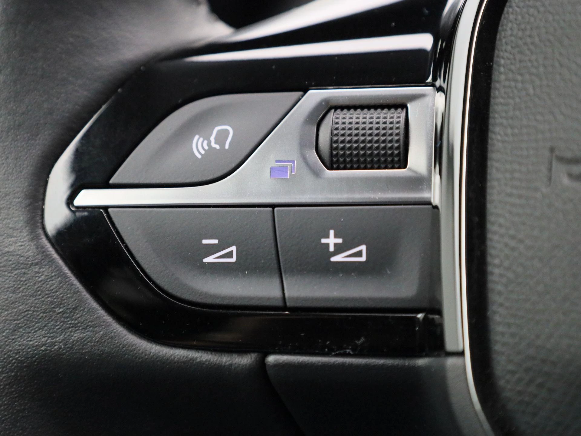 Peugeot-e-208-image-20