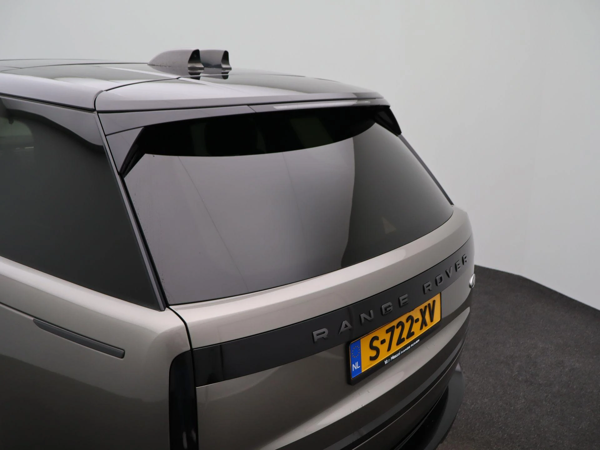 Land Rover-Range Rover-image-44