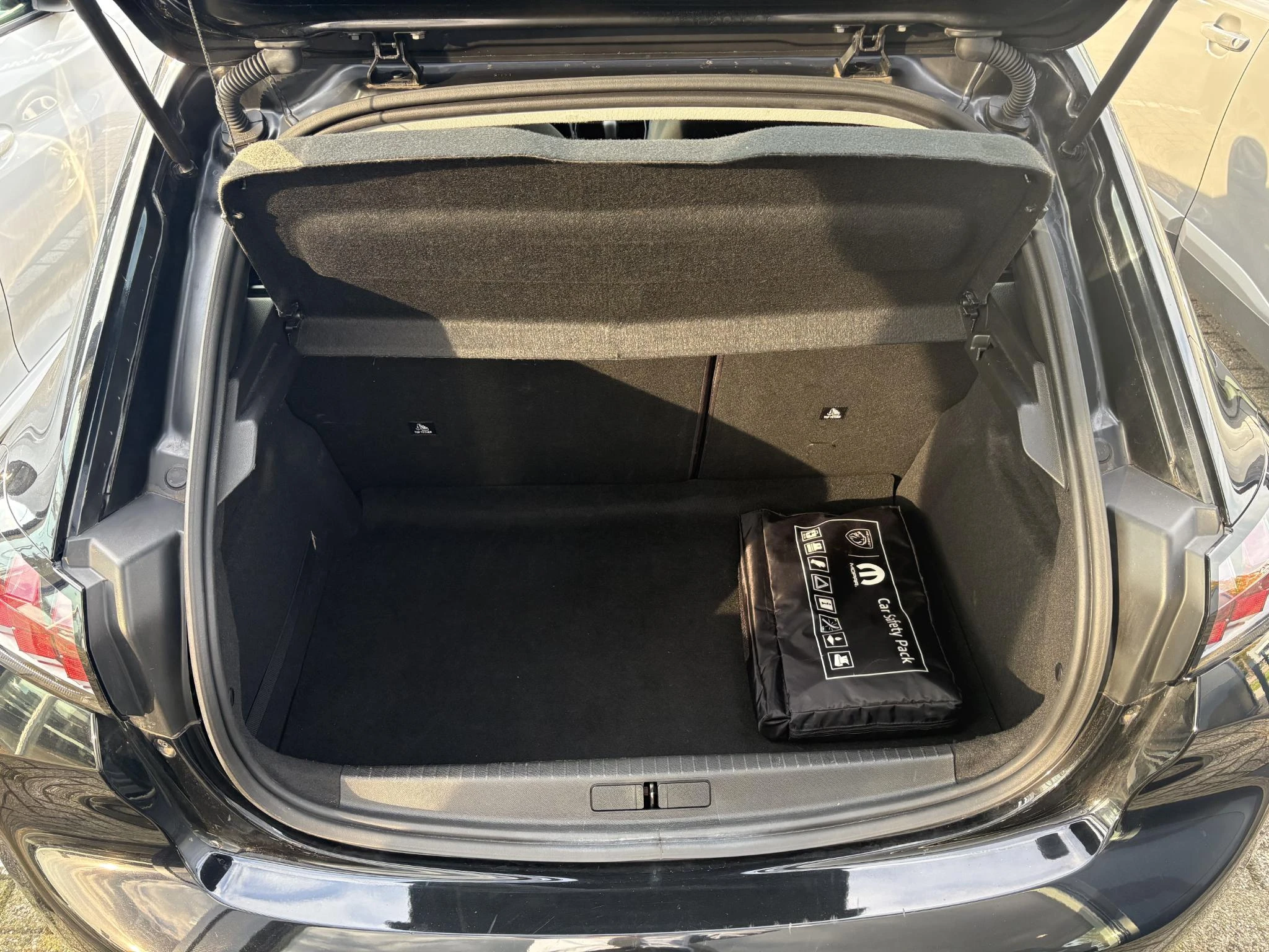 Peugeot-208-image-19