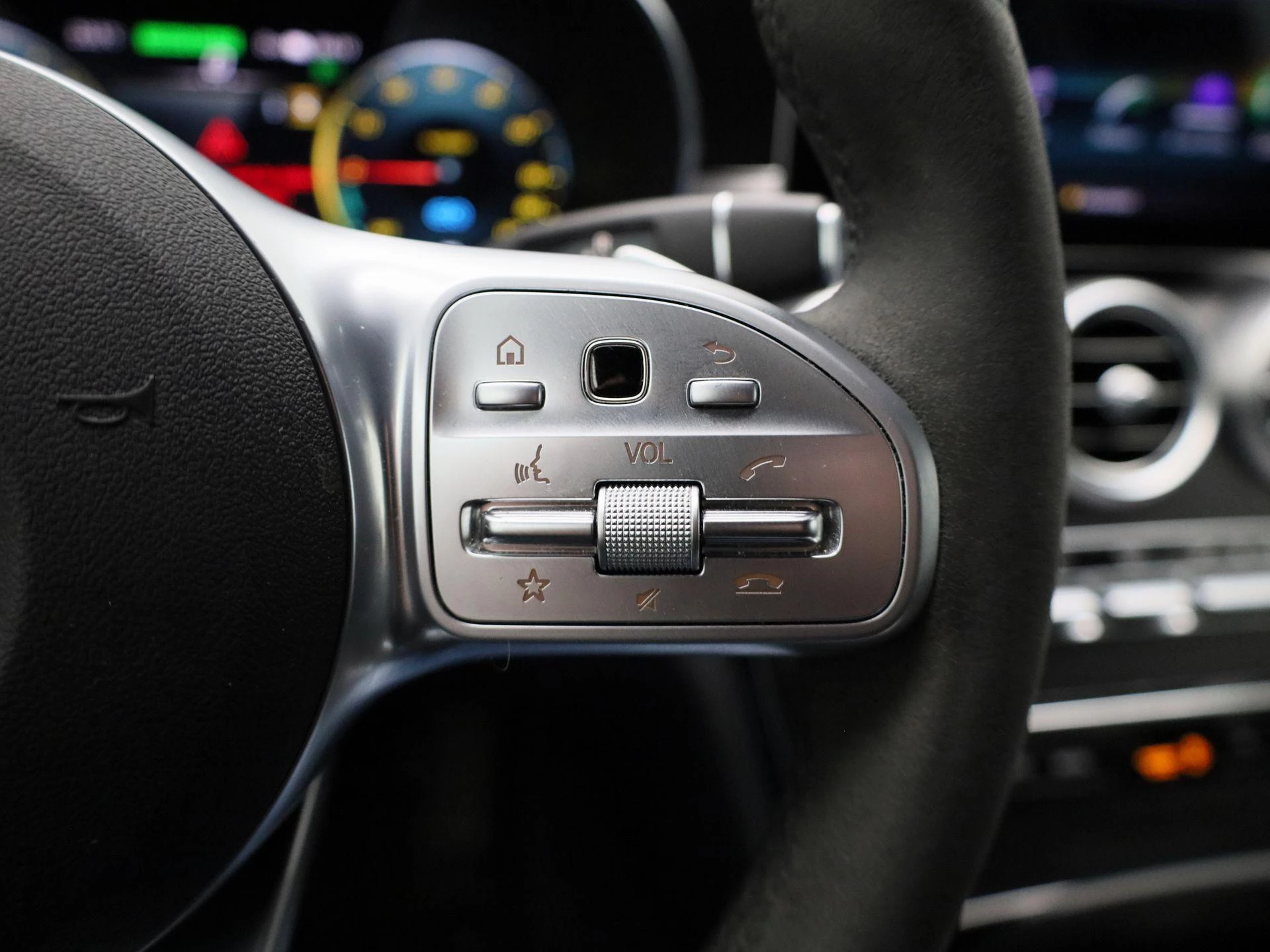 Mercedes-Benz-C-Klasse-image-17