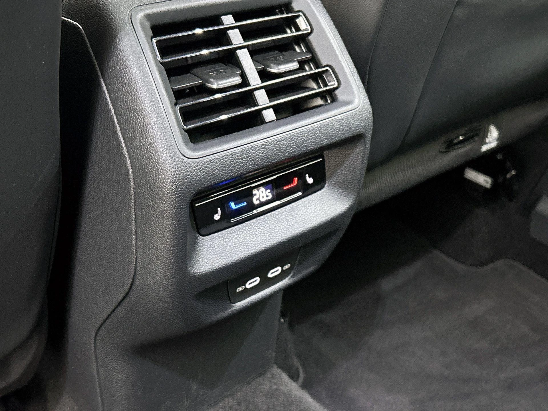 Volkswagen-Tiguan-image-16