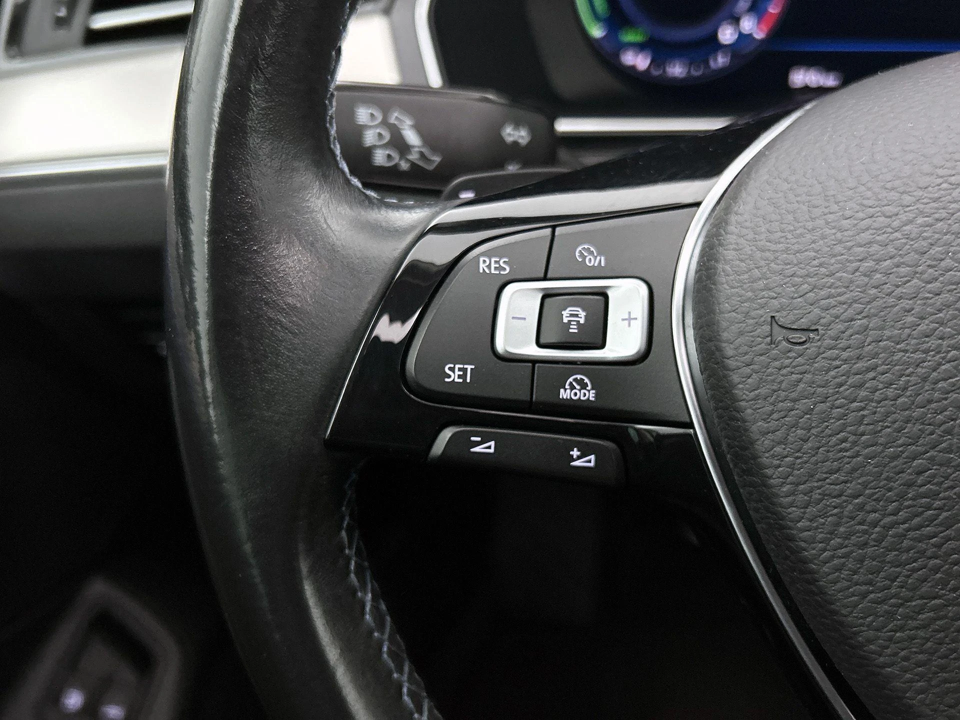 Volkswagen-Passat-image-5