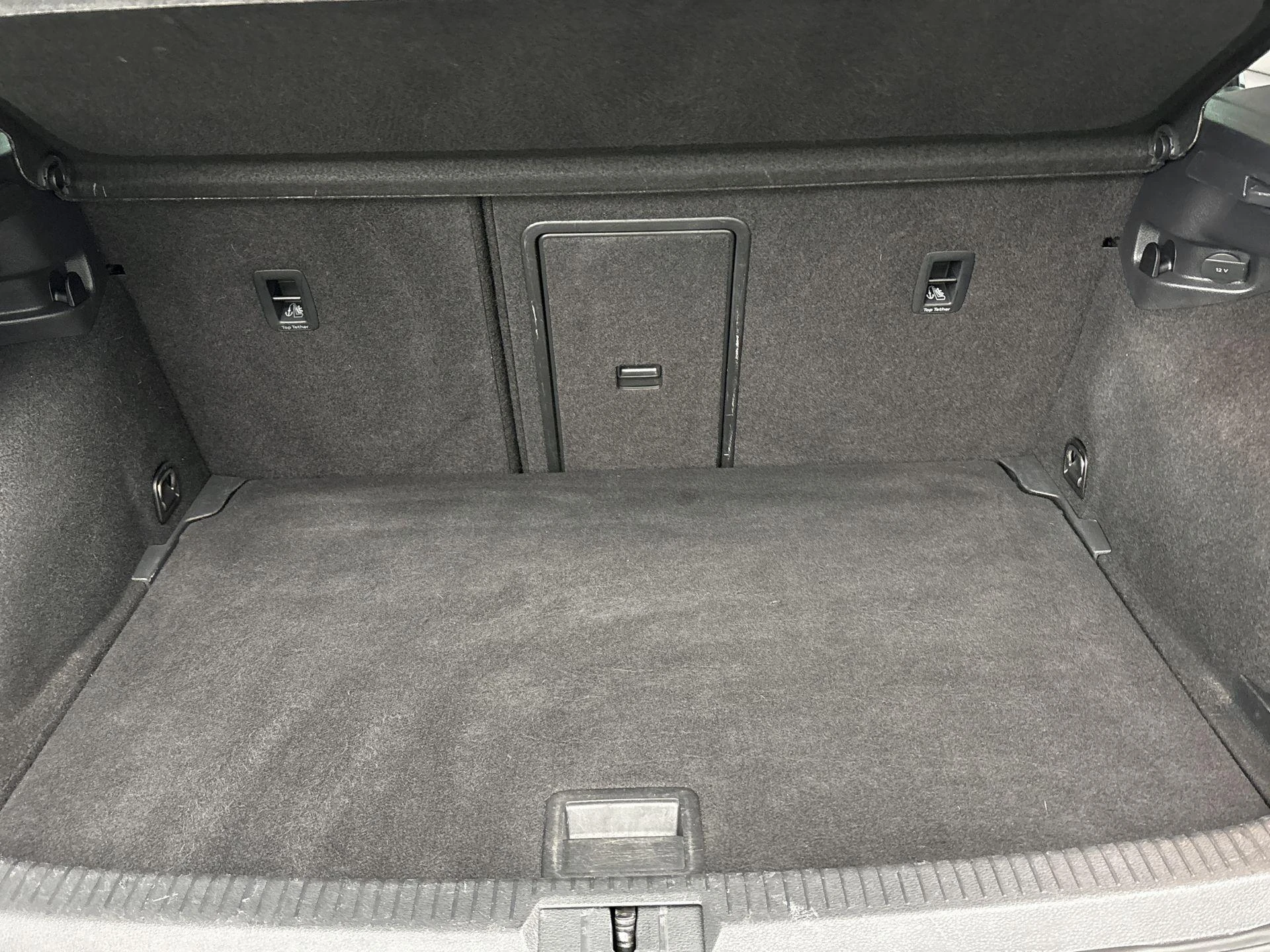 Volkswagen-e-Golf-image-13