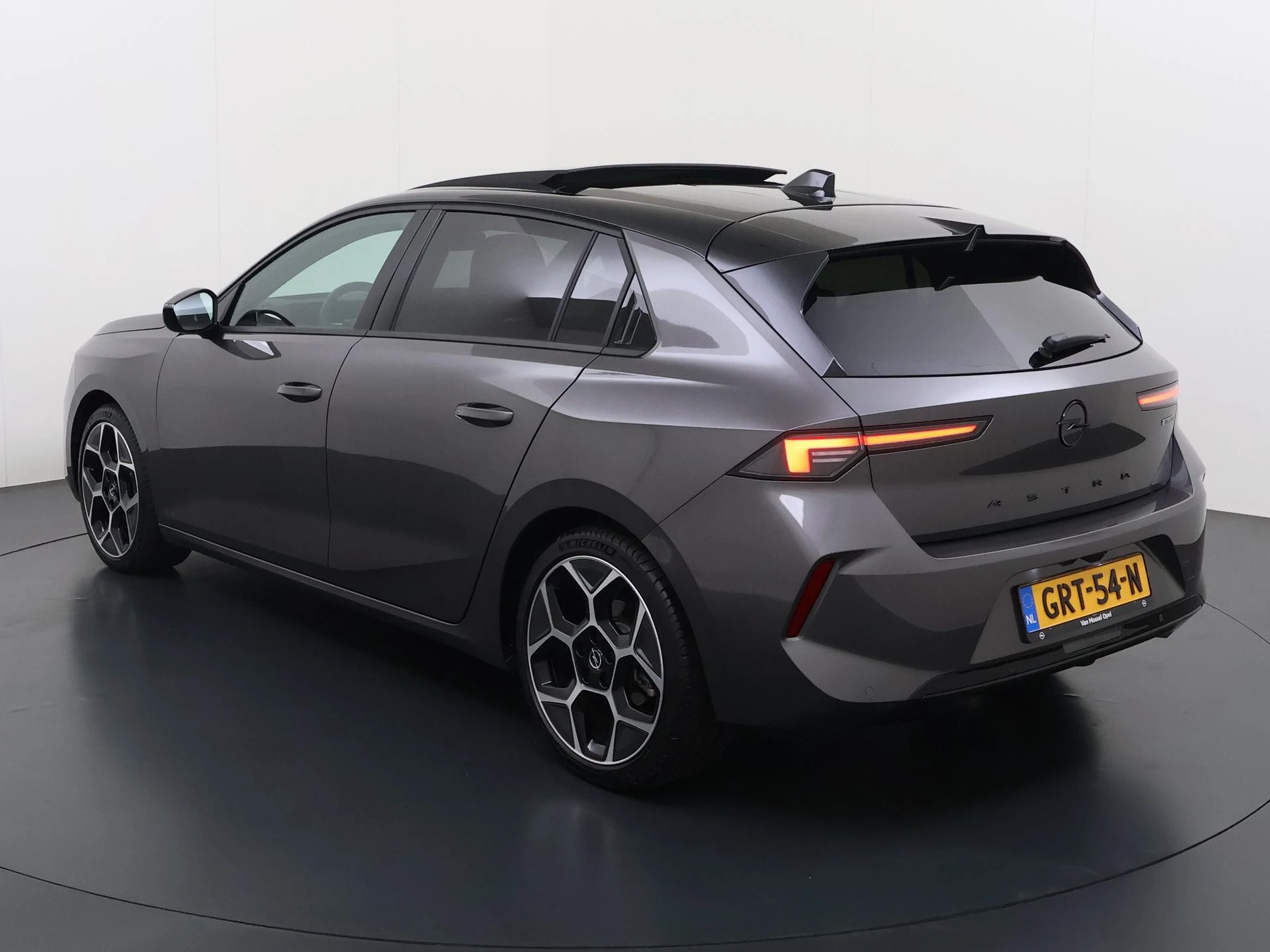 Opel-Astra-image-2