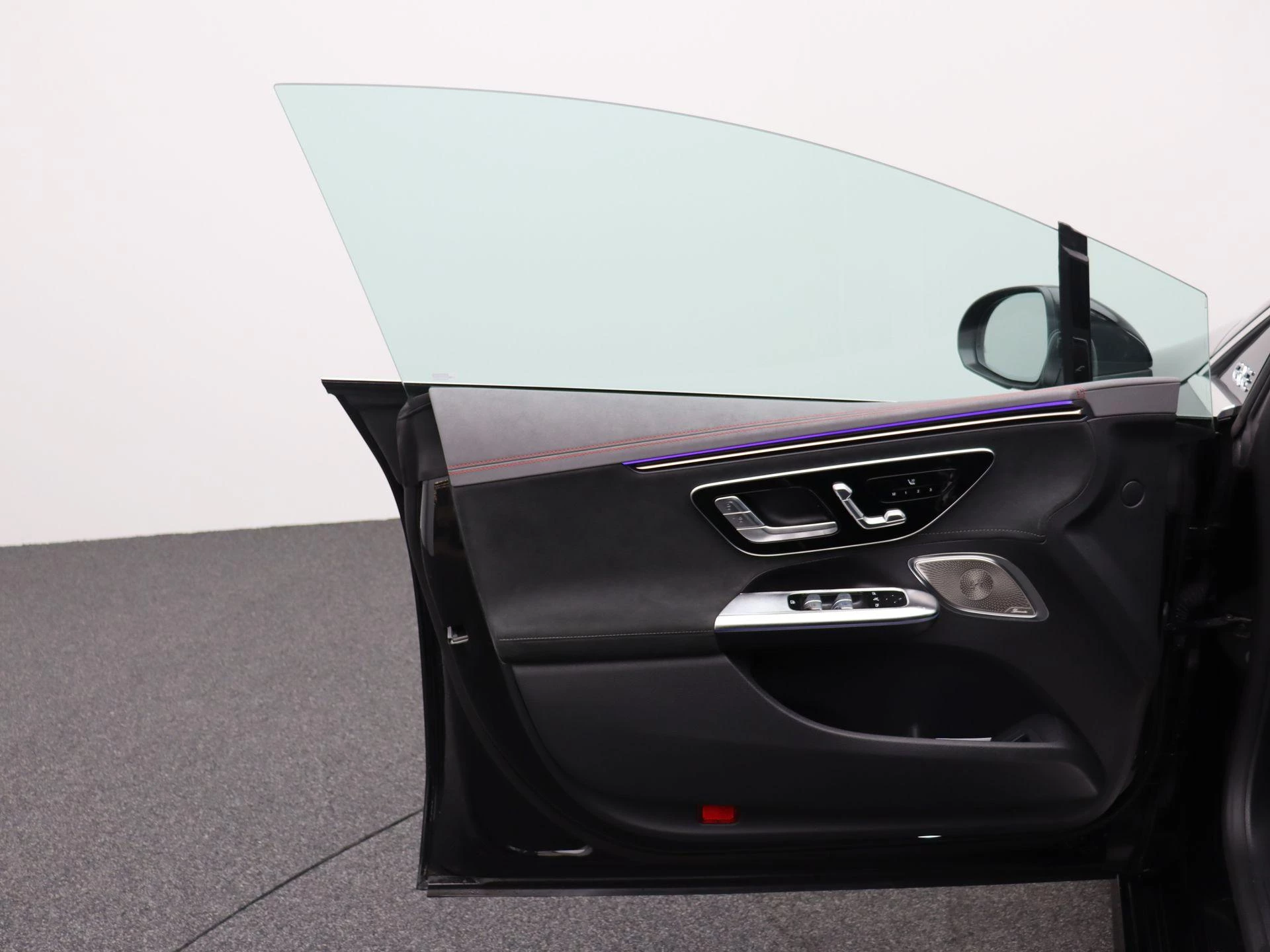 Mercedes-Benz-EQE-image-7