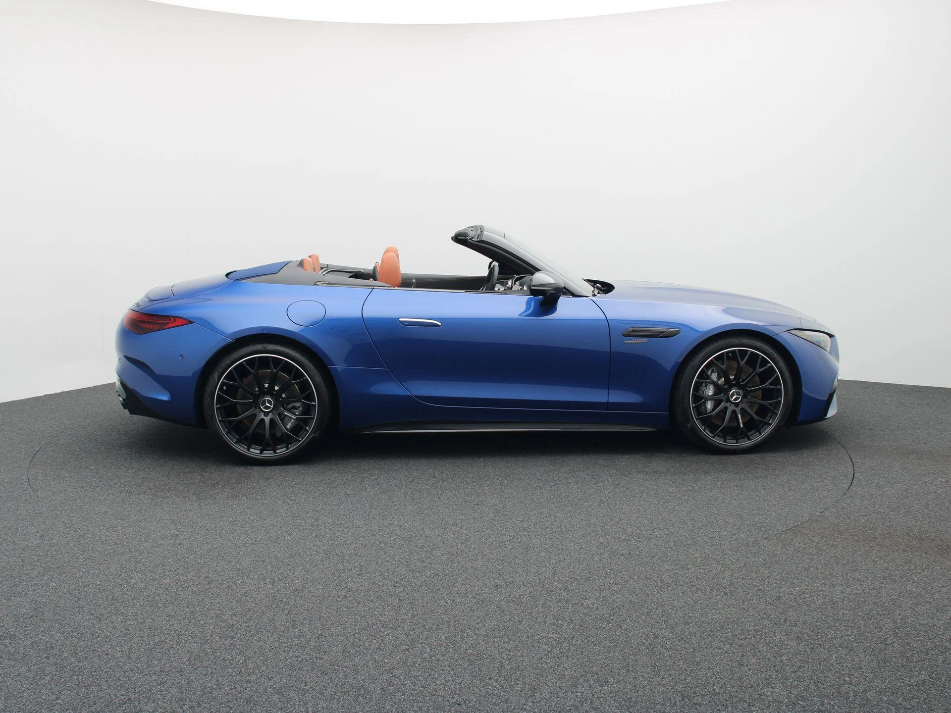 Mercedes-Benz-SL-image-5