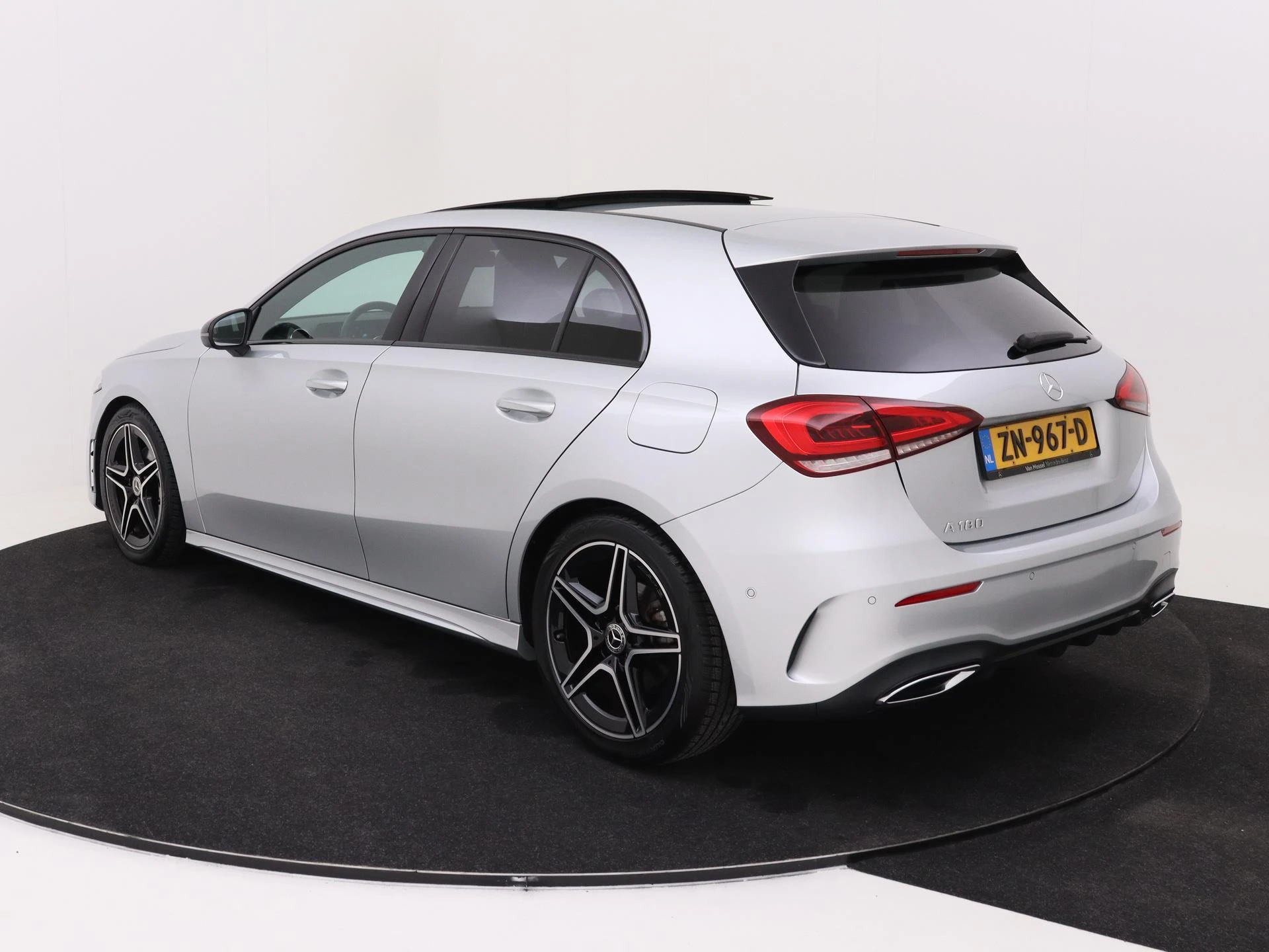 Mercedes-Benz-A-Klasse-image-6