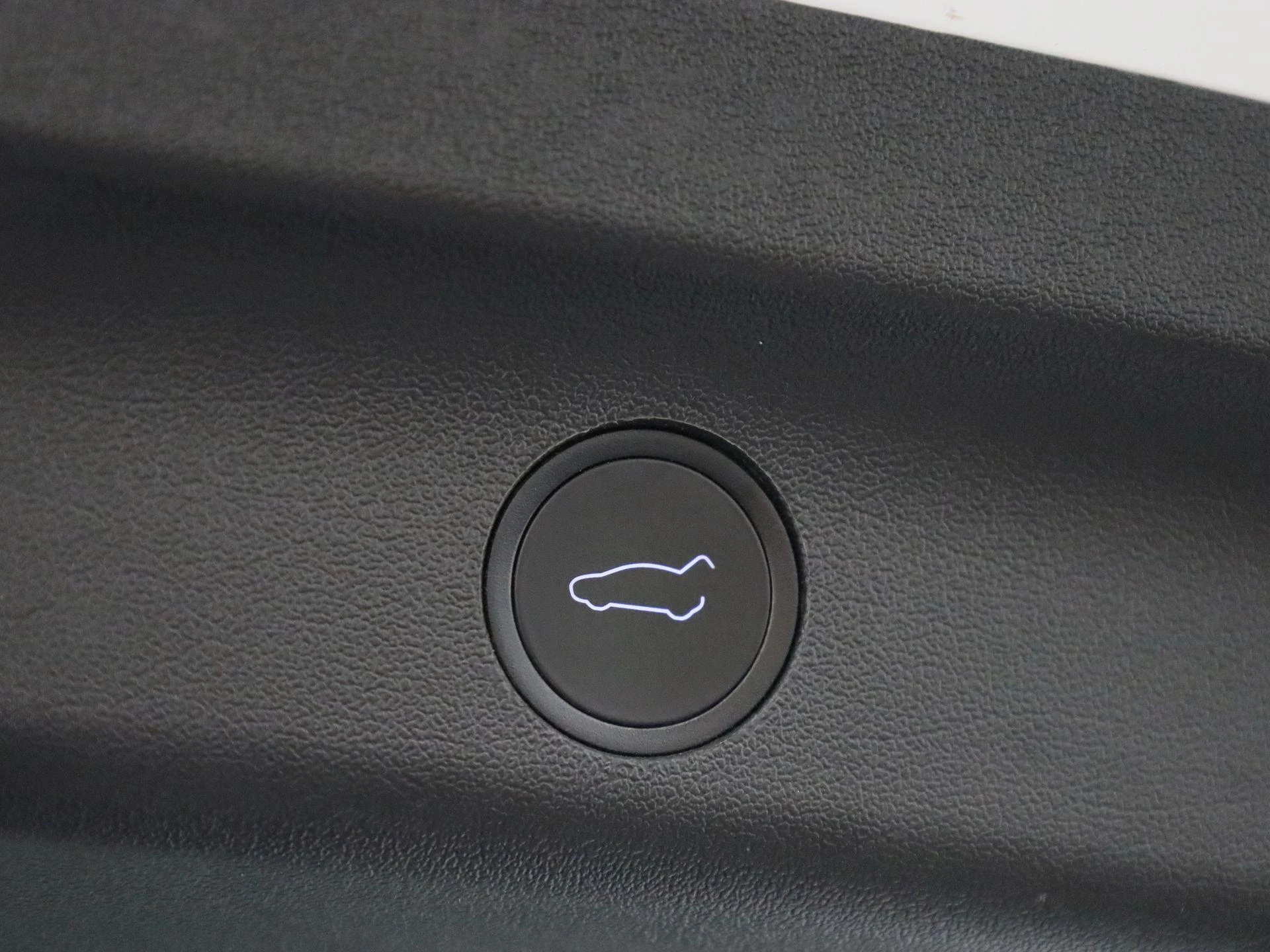 Tesla-Model Y-image-12