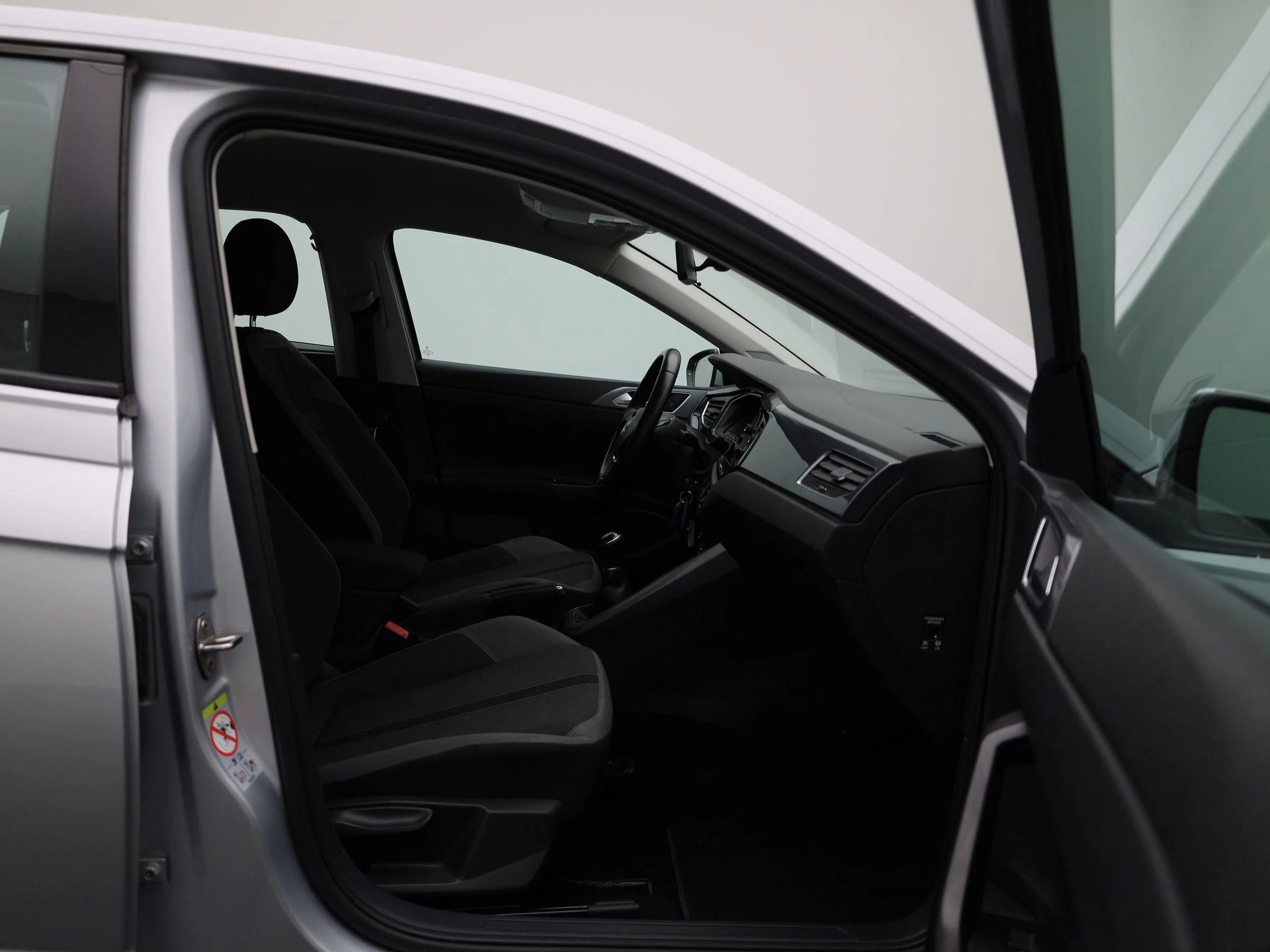 Volkswagen-Polo-image-31