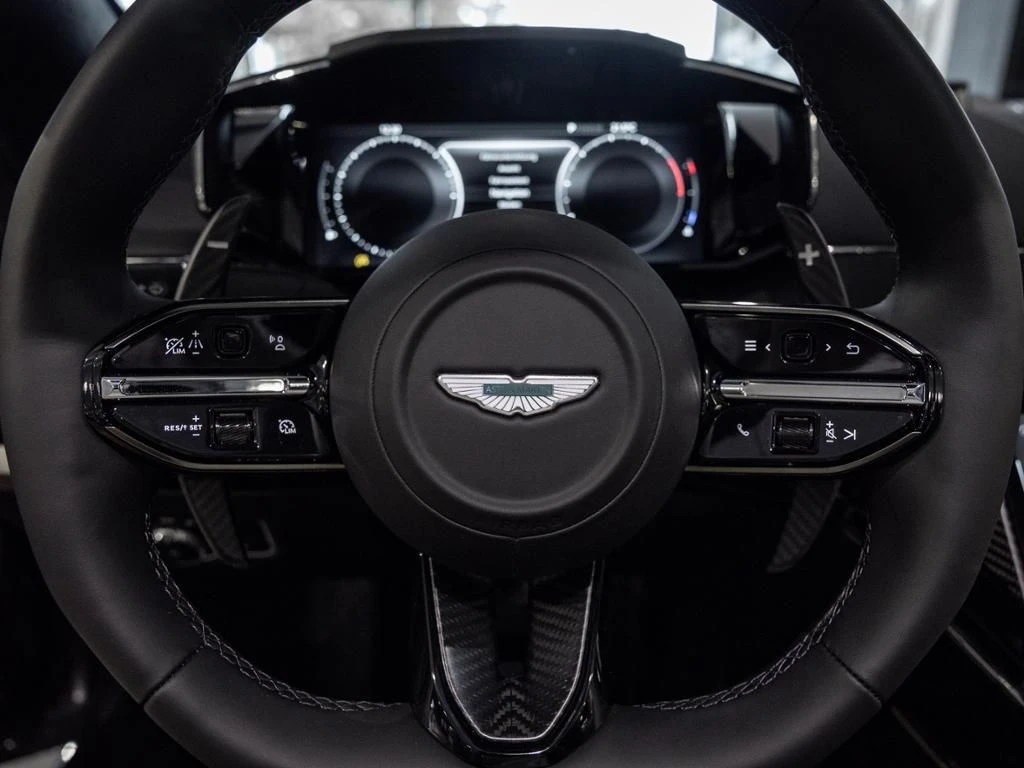 Aston Martin-V8 Vantage-image-10