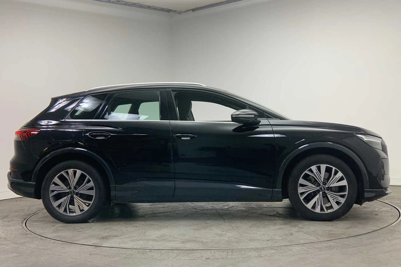 Audi-Q4 e-tron-image-3