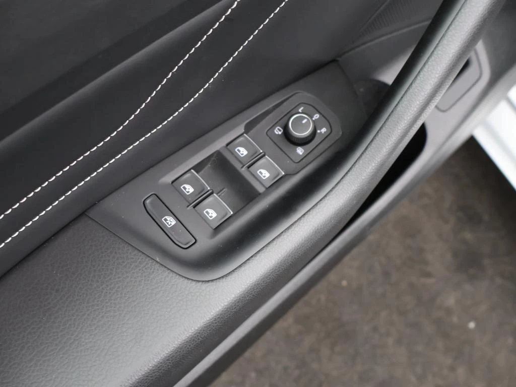 Volkswagen Passat Passat Elegance Business 1.5TSI 150PK* *LEDER*ALCANTARA*CAMERA*VIRTUAL COCKPIT*ACC*PDC*ZETELVERWARMING*...*