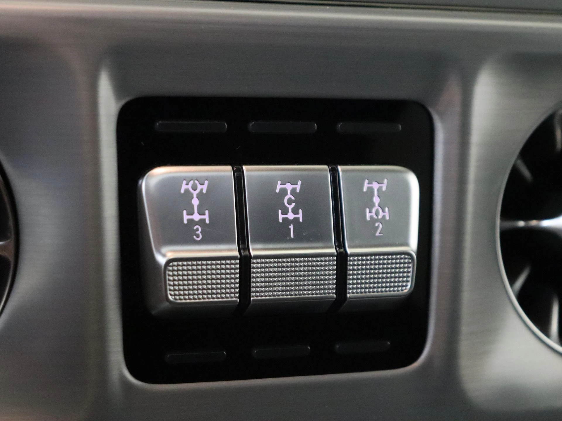 Mercedes-Benz-G-Klasse-image-29