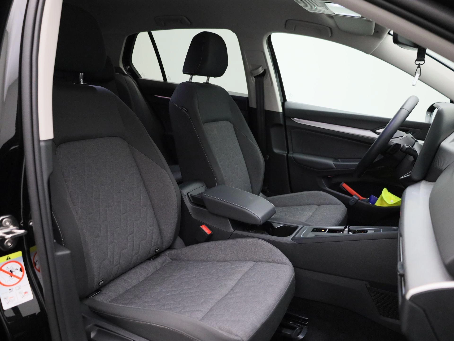 Volkswagen-Golf-image-31