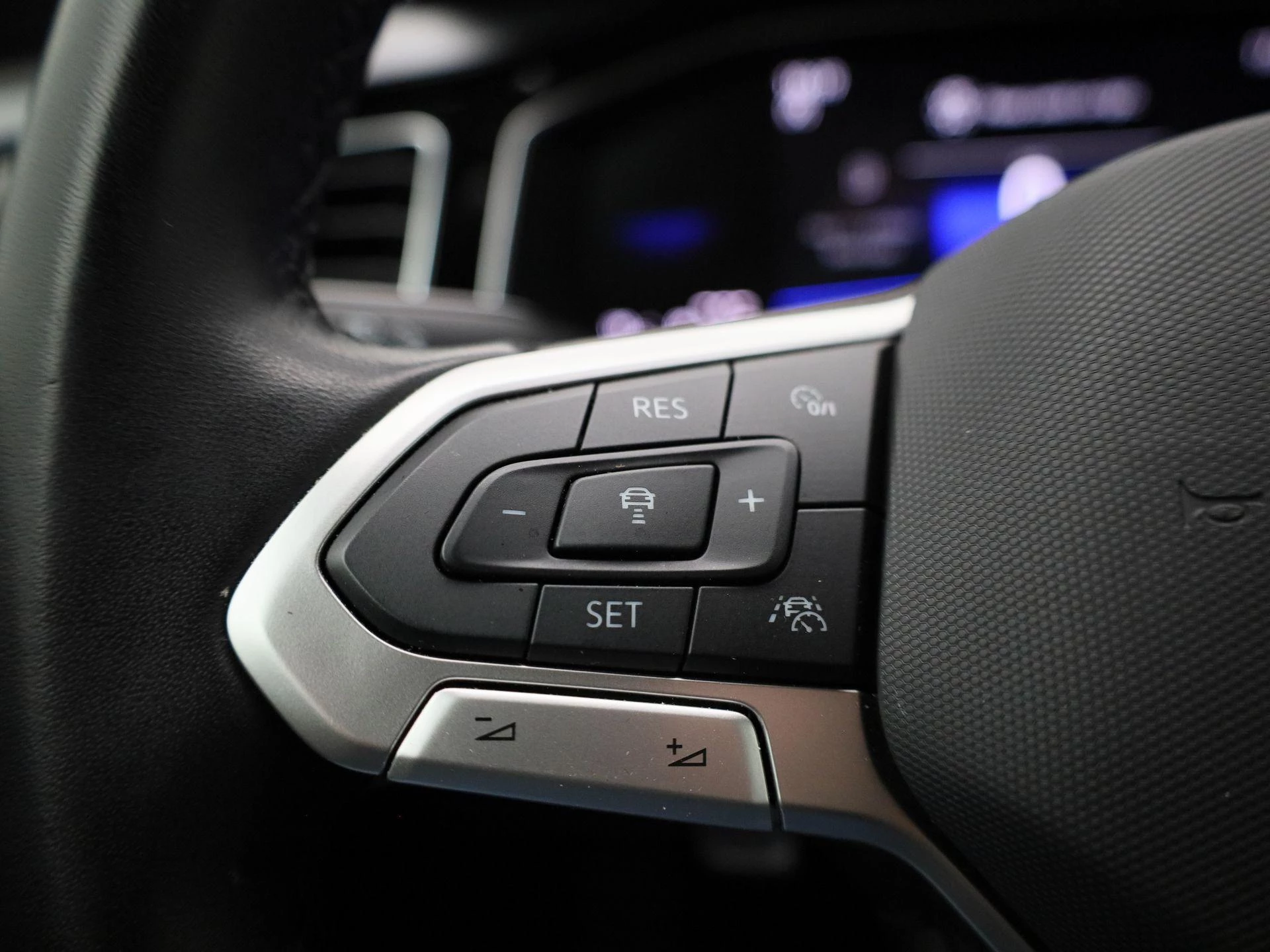 Volkswagen-Polo-image-26