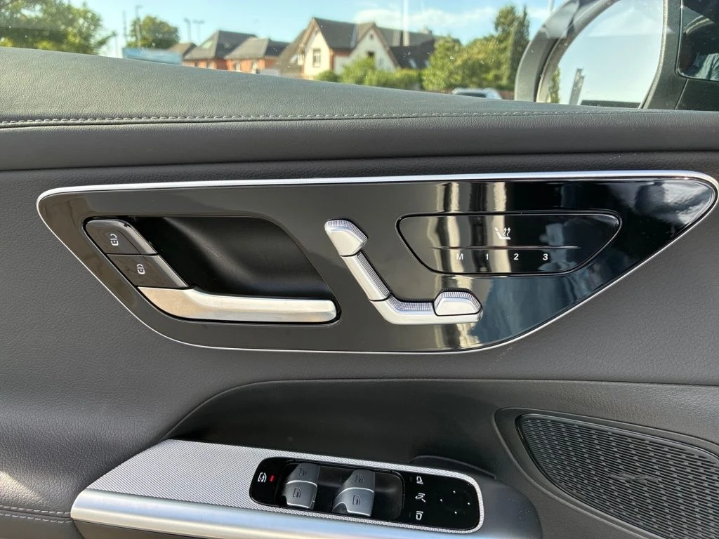 Mercedes-Benz-GLC 220 d-image-8