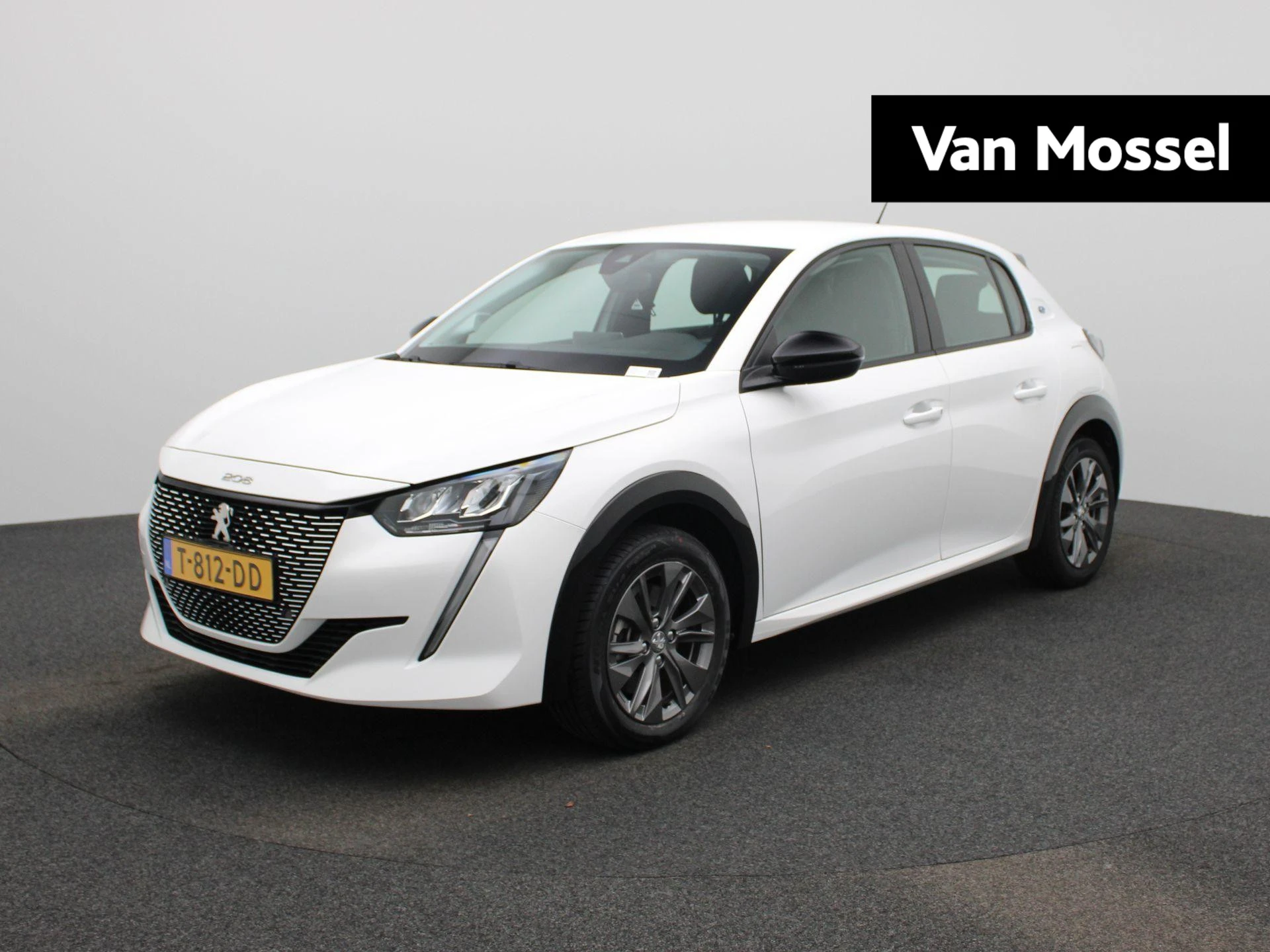 Peugeot-e-208-image-0