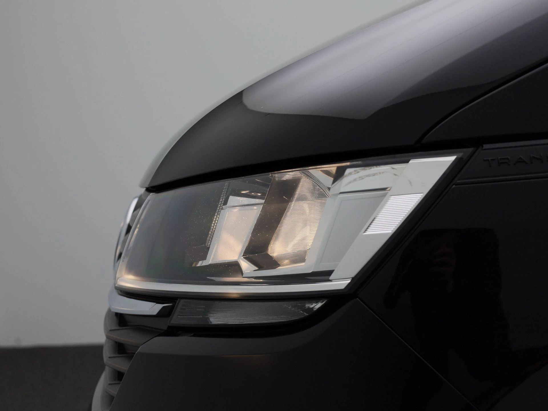 Volkswagen-Transporter-image-20