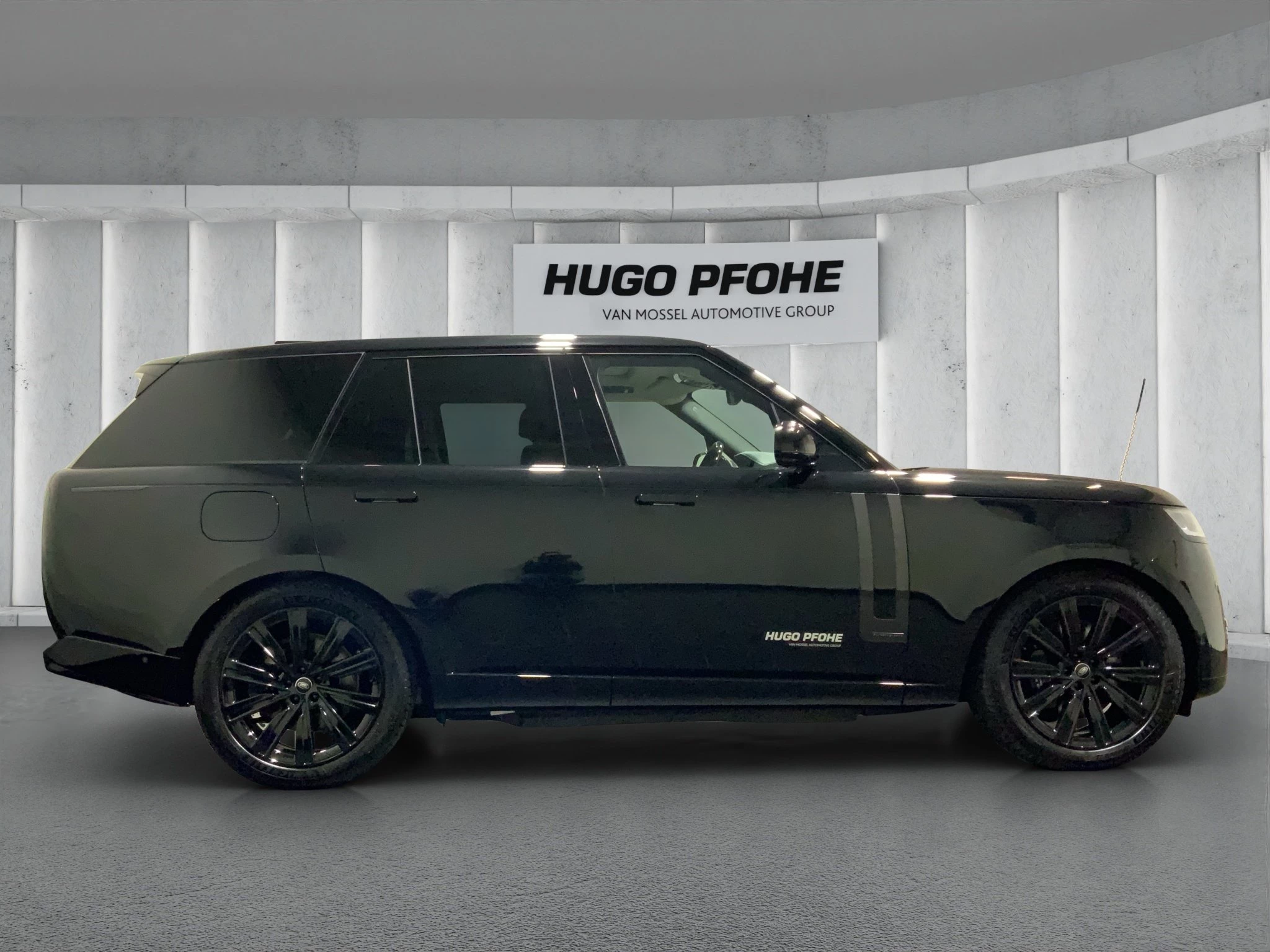 Land Rover-Range Rover-image-5