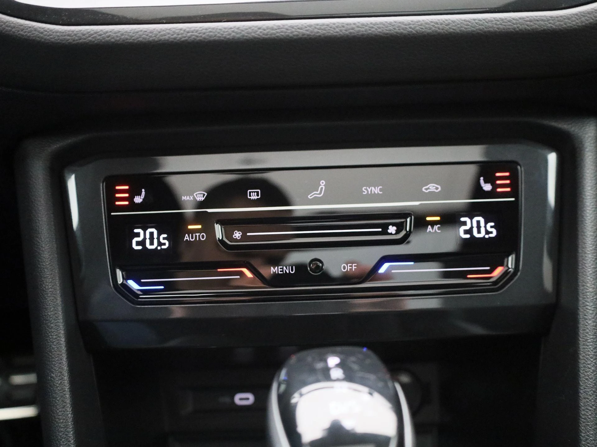 Volkswagen-Tiguan-image-17