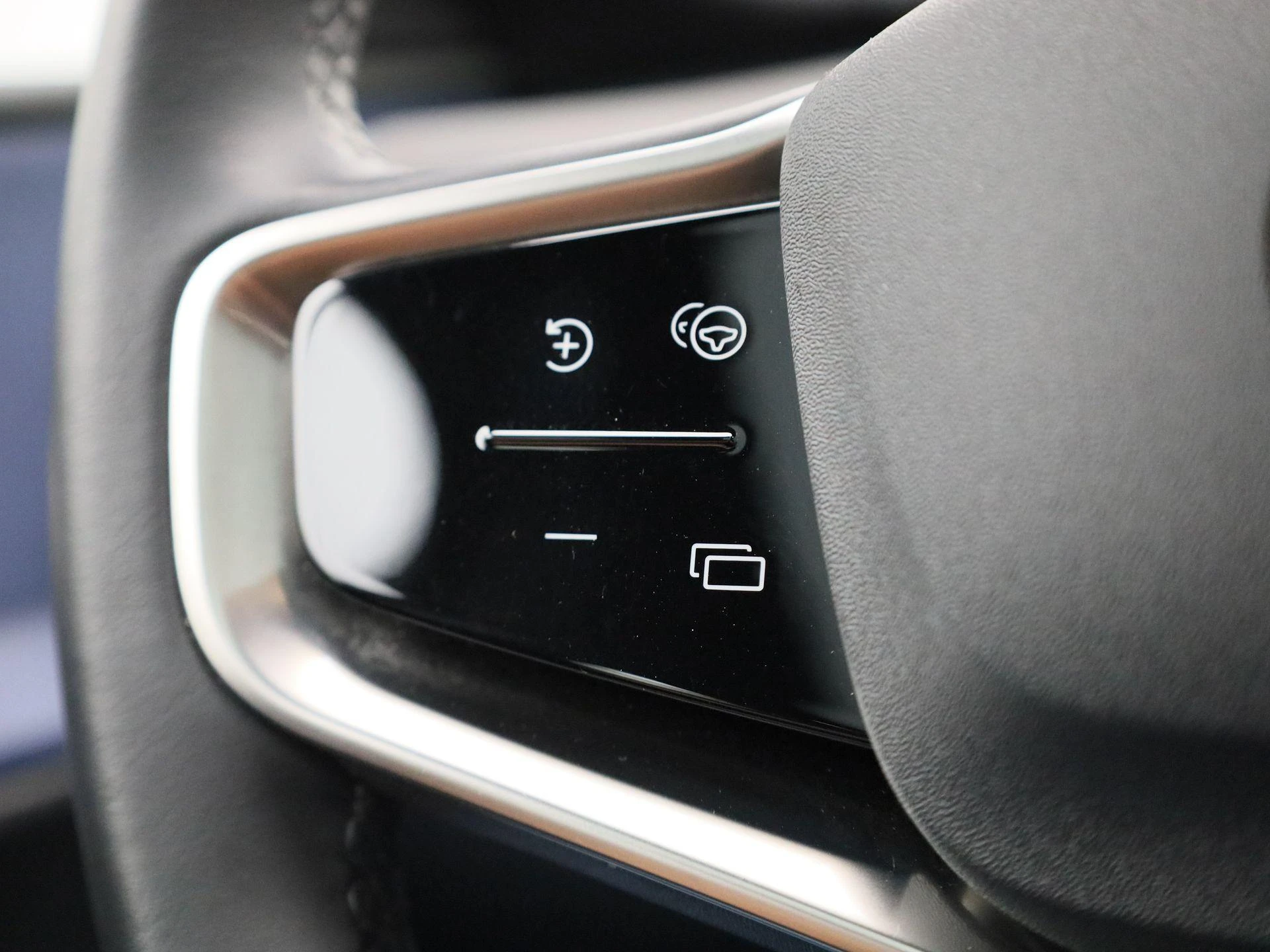 Volvo-EX30-image-18