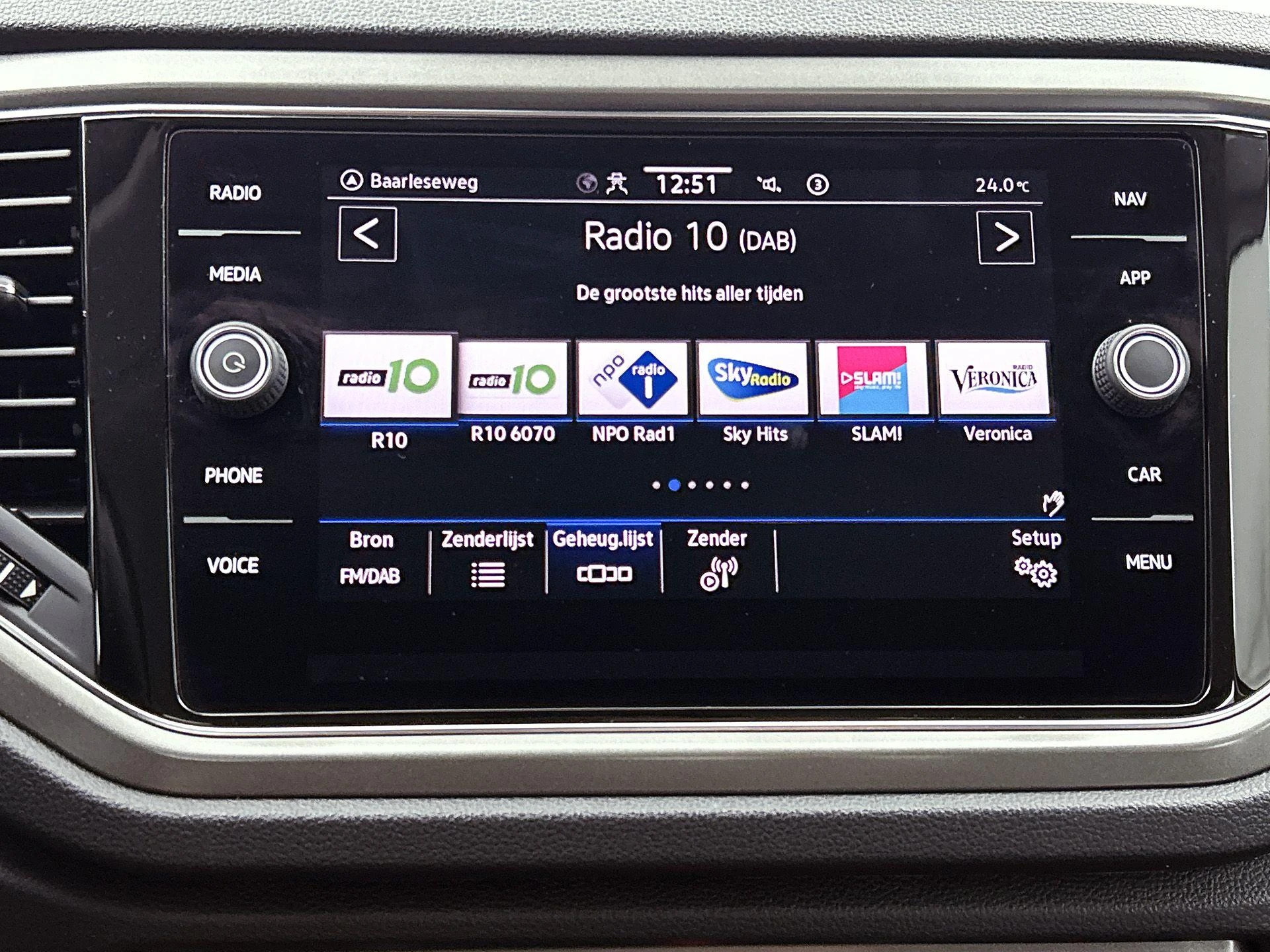 Volkswagen-T-Roc-image-6