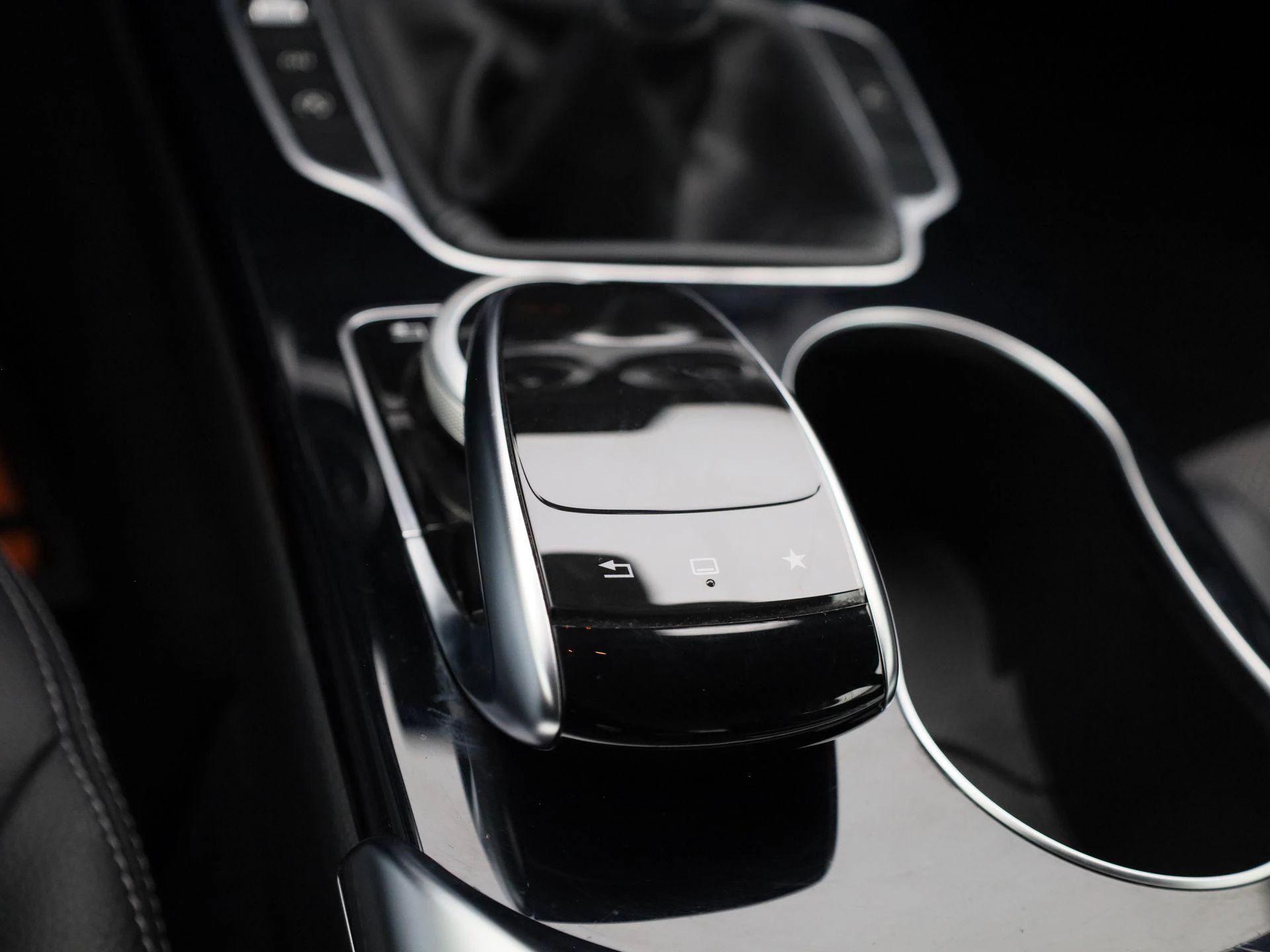 Mercedes-Benz-C-Klasse-image-24