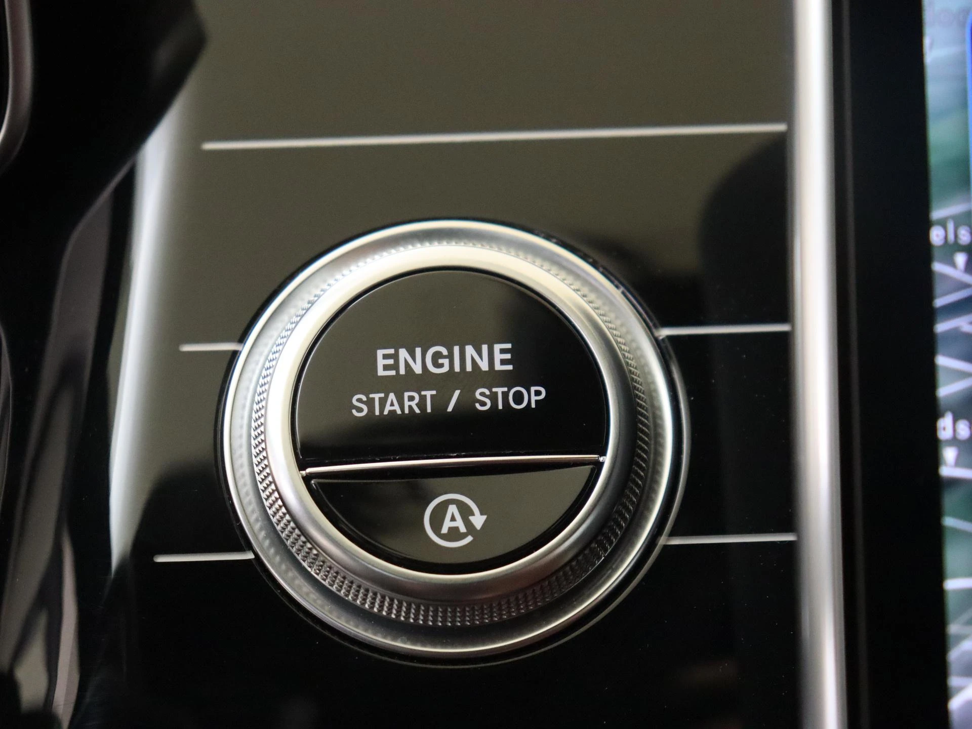 Mercedes-Benz-S-Klasse-image-21