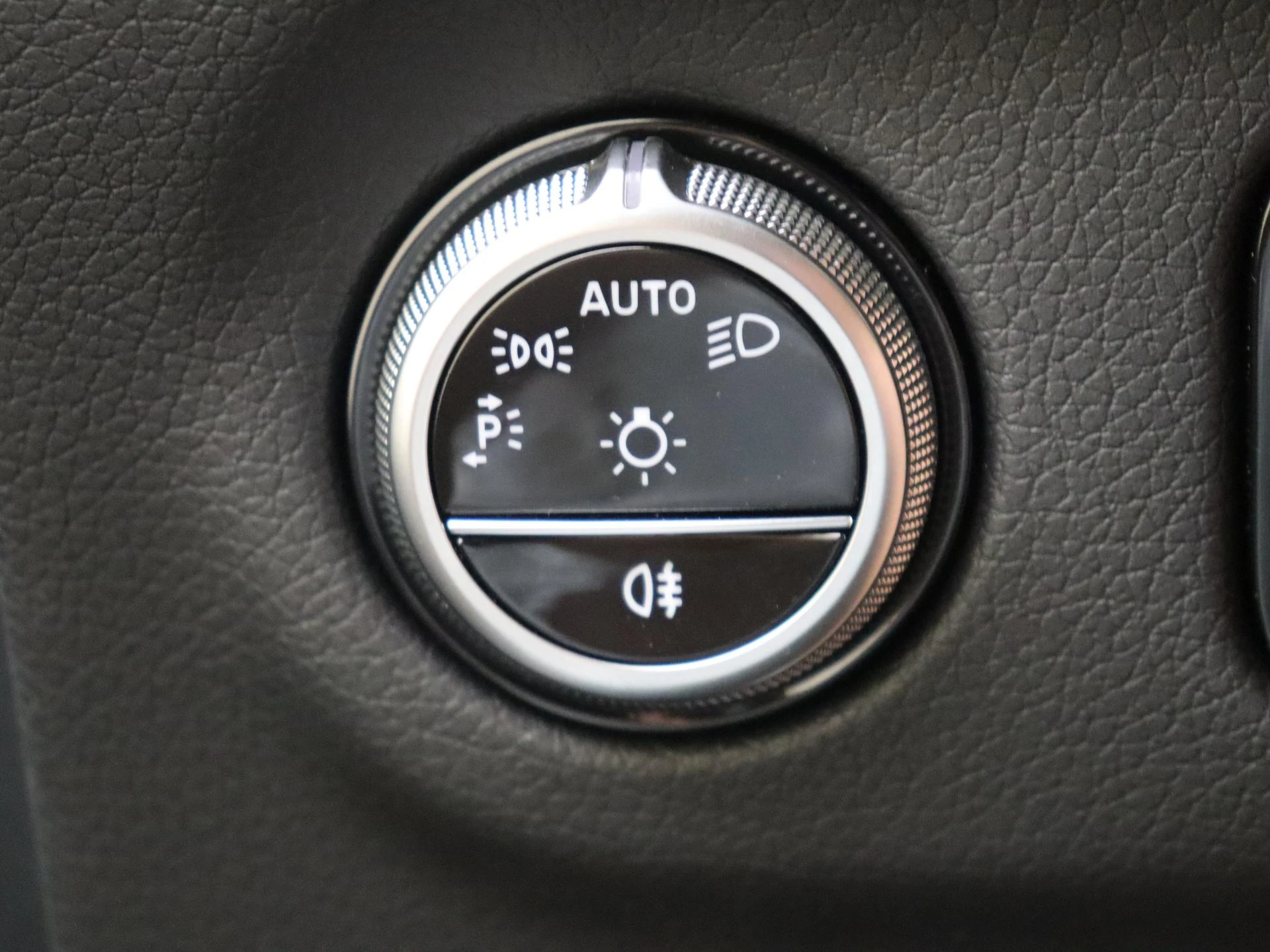 Mercedes-Benz-EQE-image-23