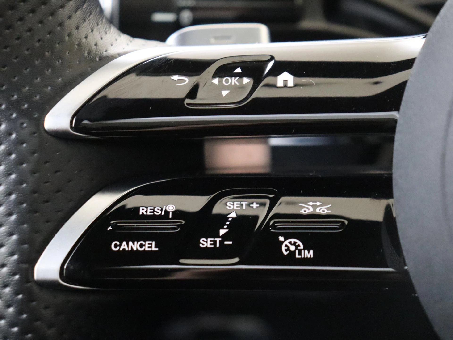 Mercedes-Benz-E-Klasse-image-14