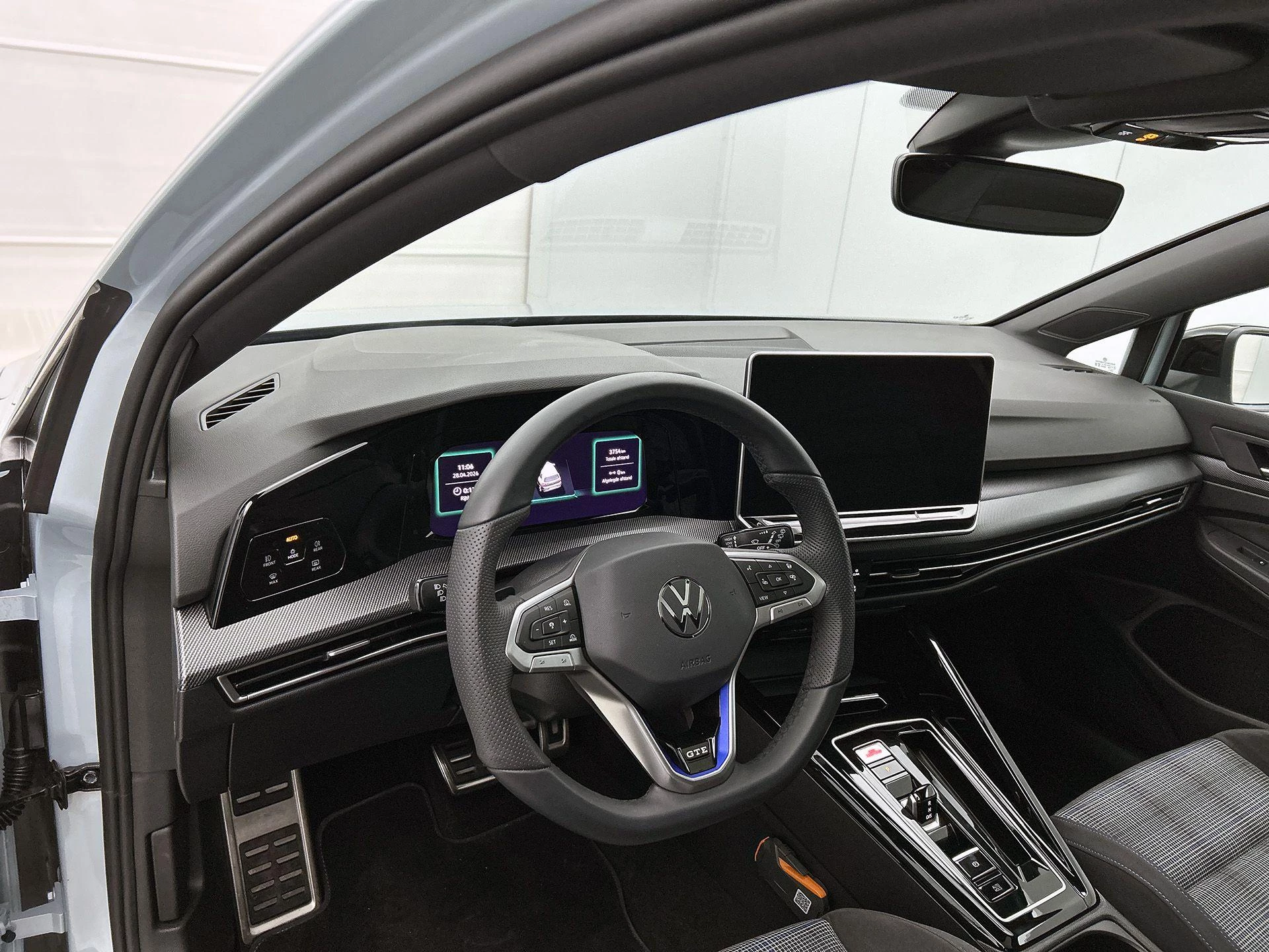 Volkswagen-Golf-image-17