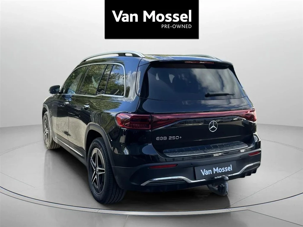 Mercedes-Benz-EQB-image-6