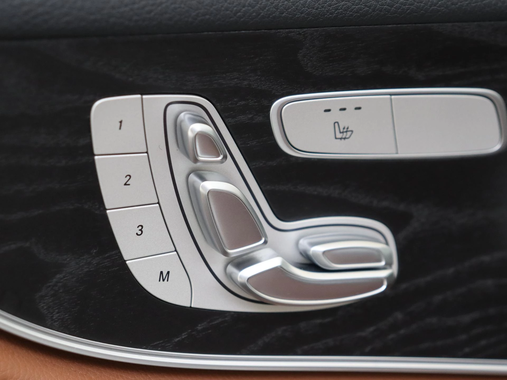 Mercedes-Benz-E-Klasse-image-25