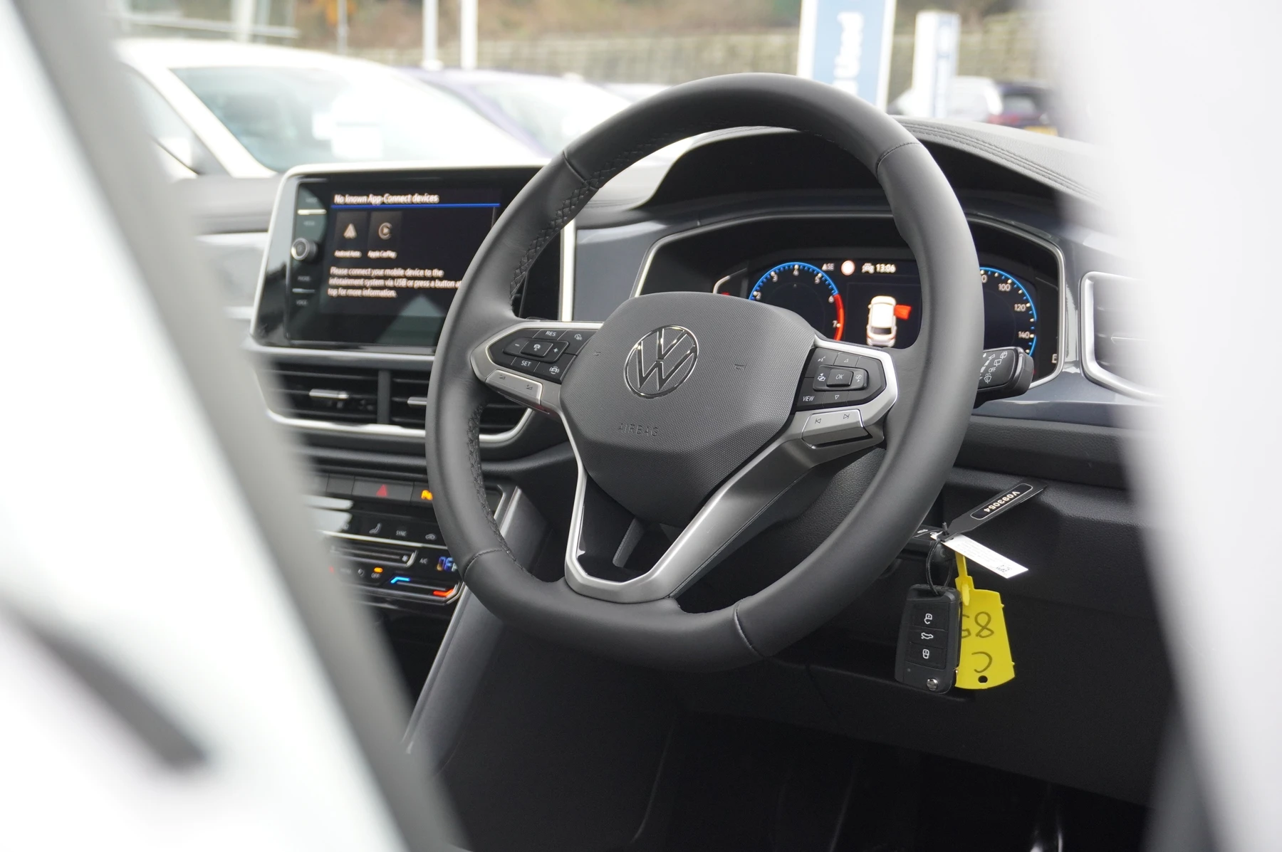 Volkswagen-T-Roc-image-25