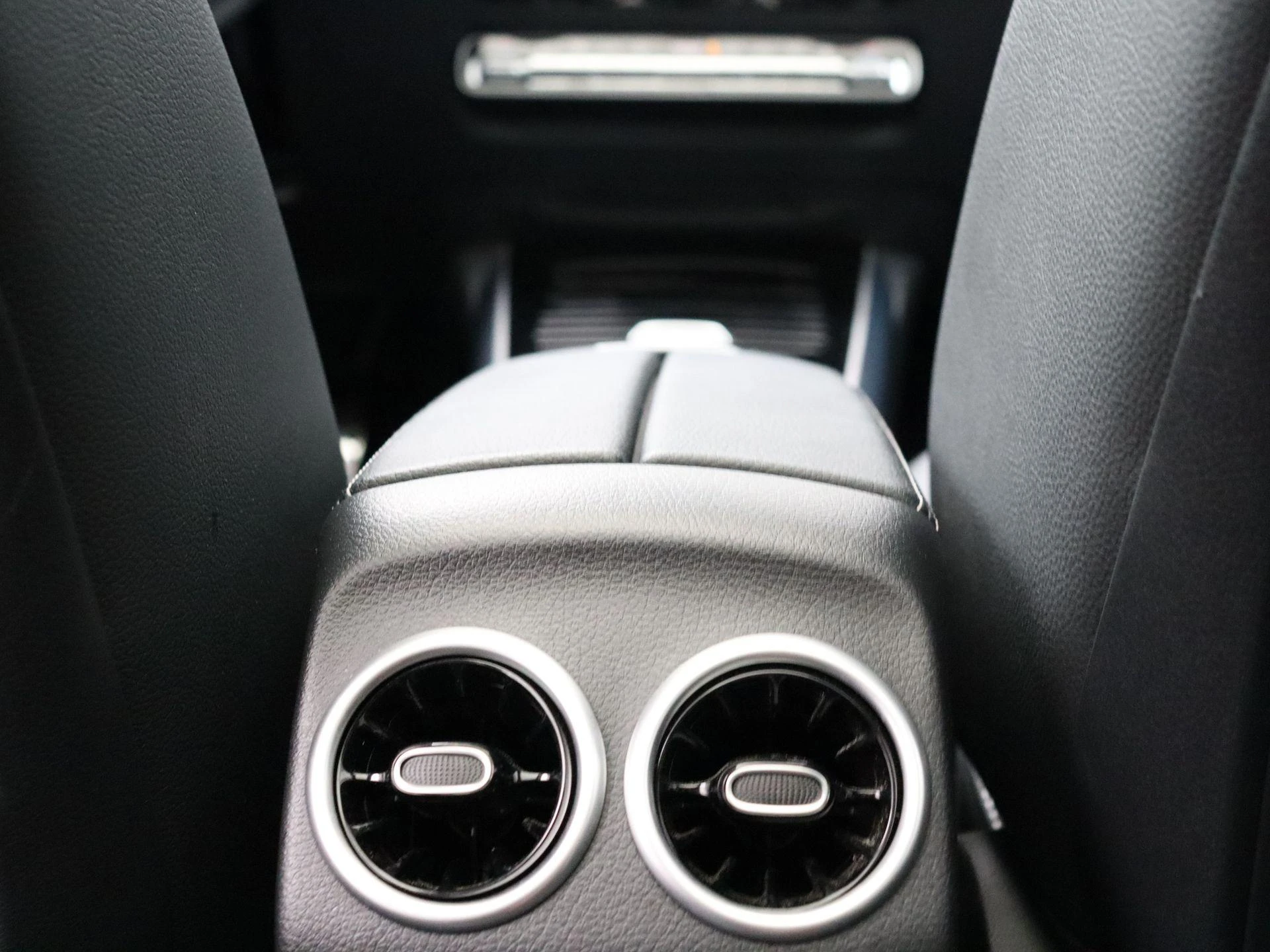 Mercedes-Benz-GLA-image-31