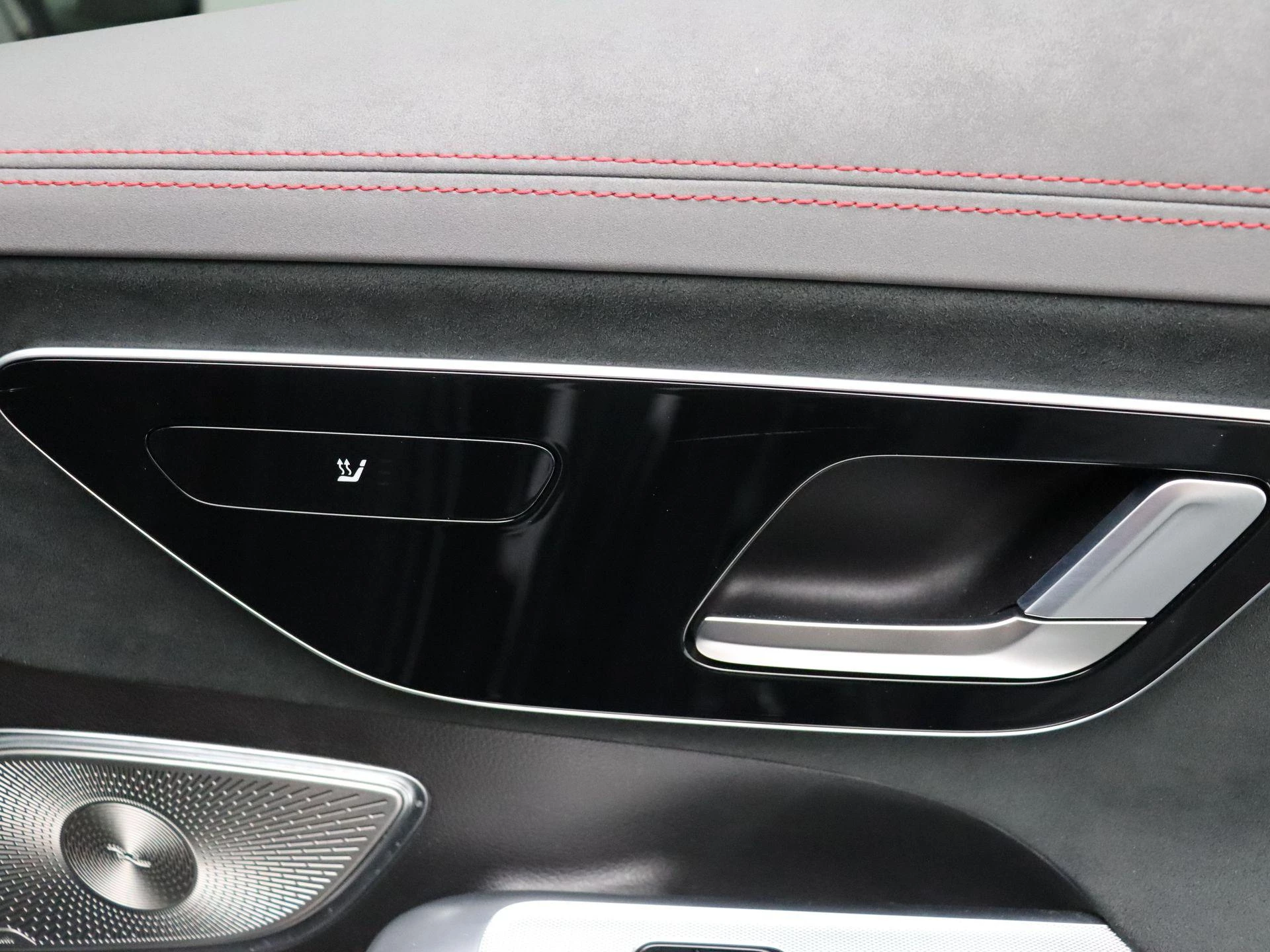 Mercedes-Benz-EQE-image-19