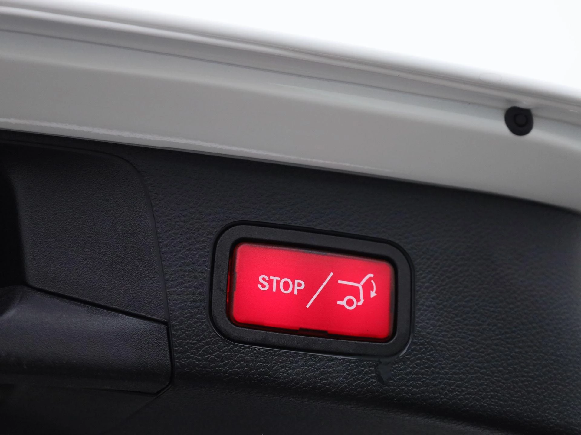 Mercedes-Benz-C-Klasse-image-13