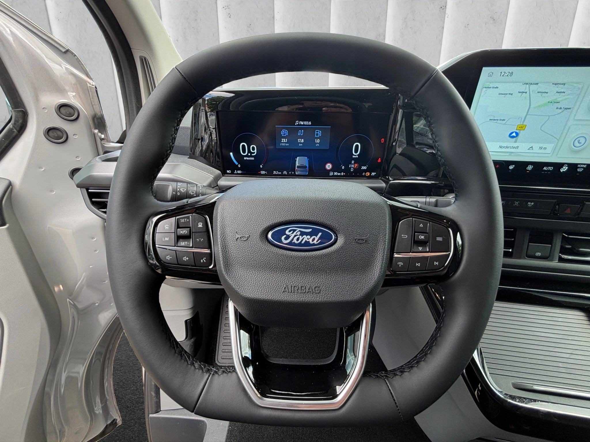 Ford Tourneo Custom Titanium 2.0 EcoBlue 125kW 320 L1 Auto FWD Van. 4-türig