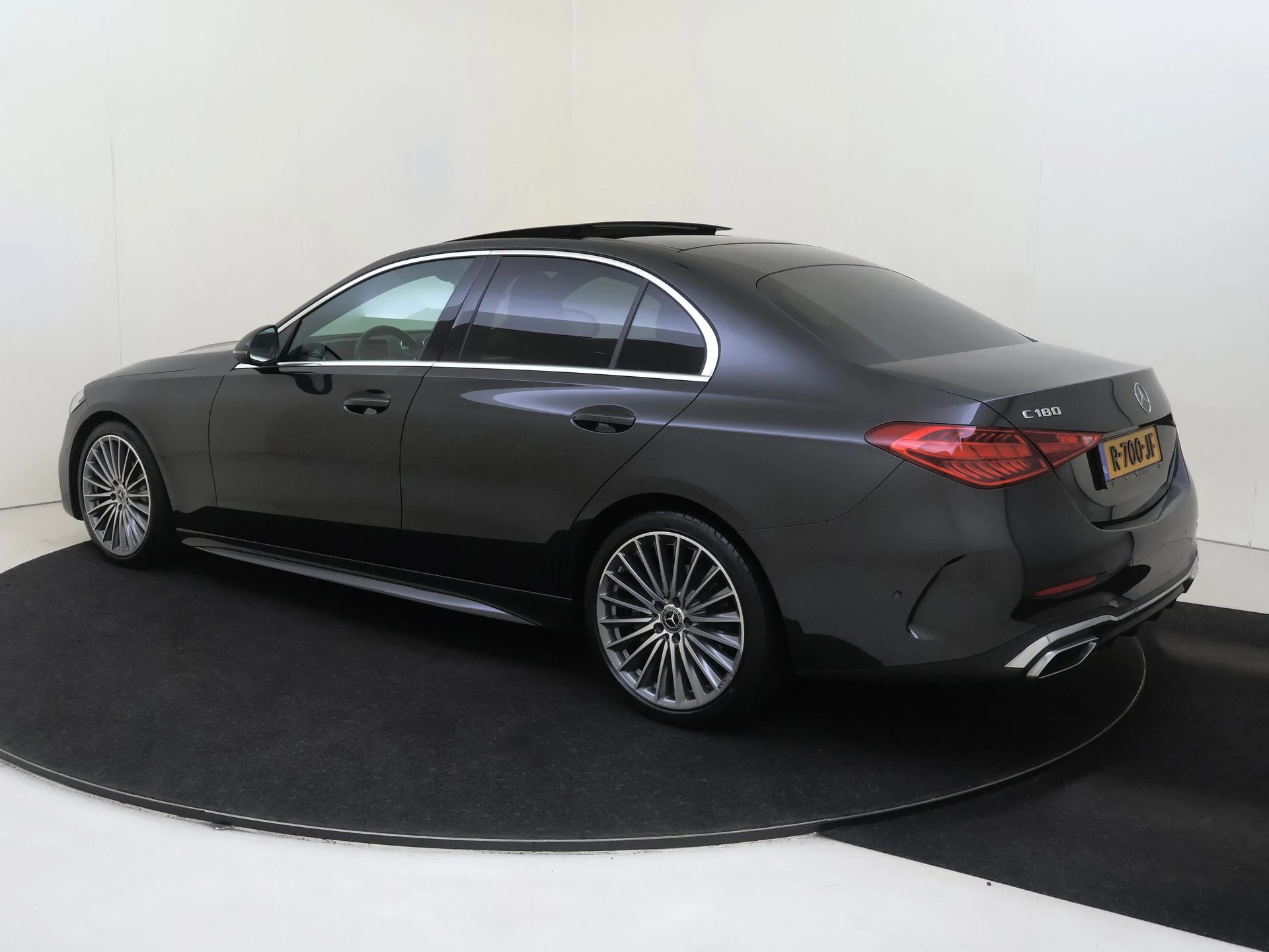 Mercedes-Benz-C-Klasse-image-2