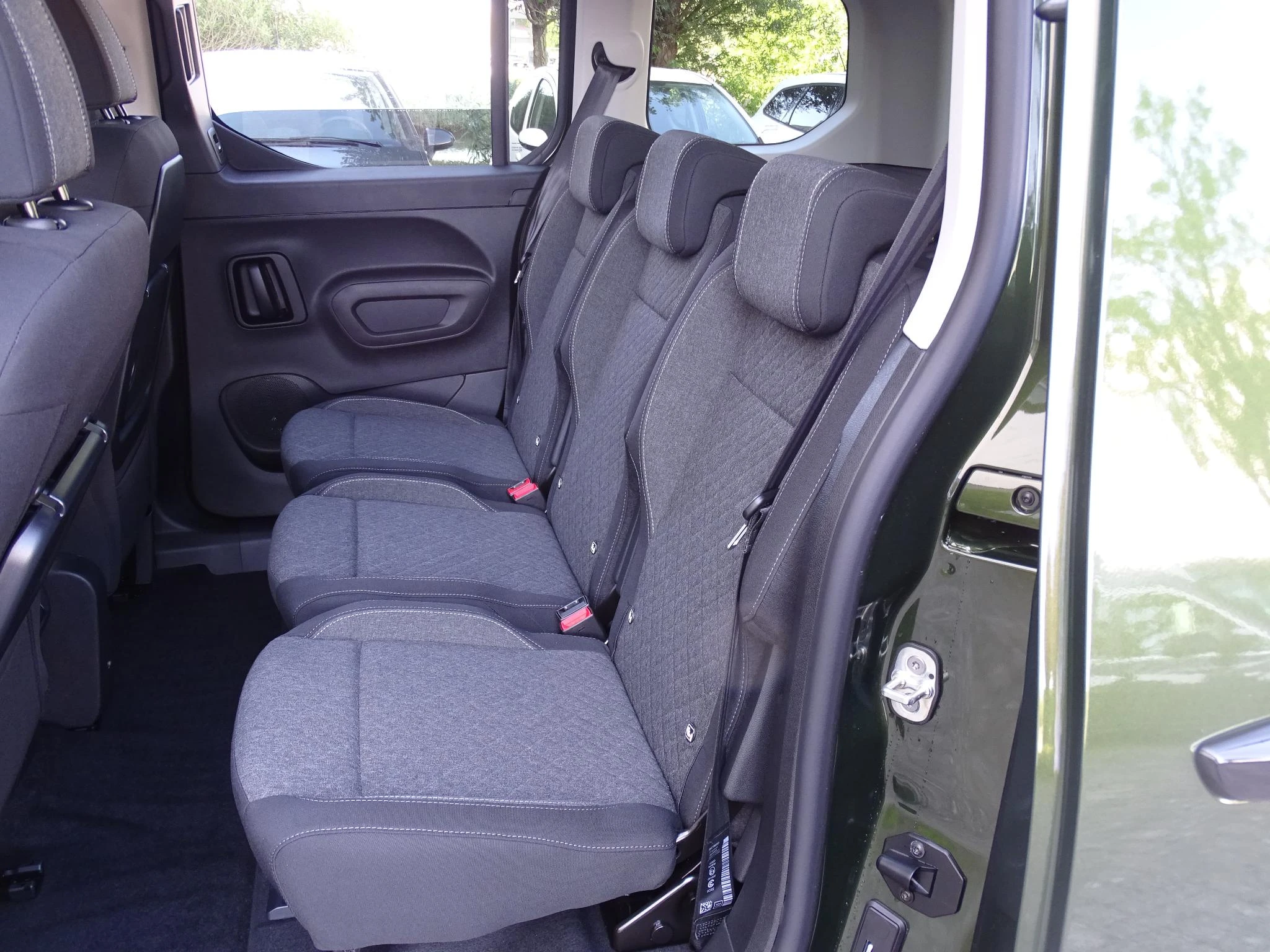 Opel-Combo Life-image-15