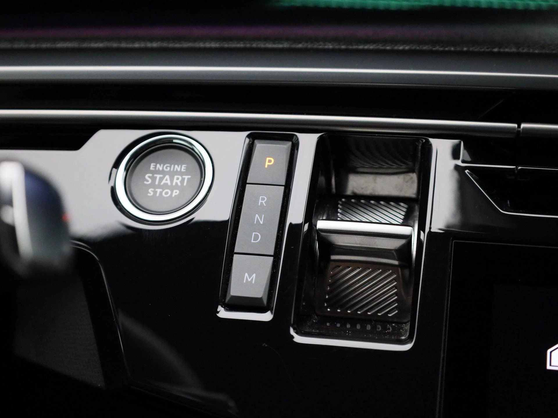 Peugeot 3008 1.2 HYBRID 145 e-DSC6 GT